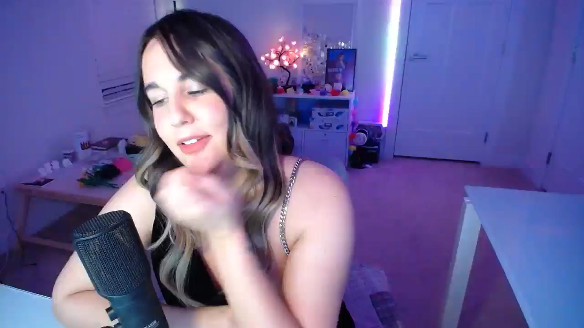 Gallery image thumbnail from Scout's myfreecams stream on, 01/01/2026, 03:18 image 16 of 20