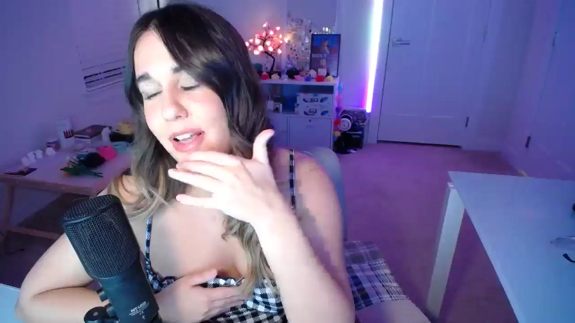 Gallery image thumbnail from Scout's myfreecams stream on, 01/04/2026, 04:12 image 6 of 20