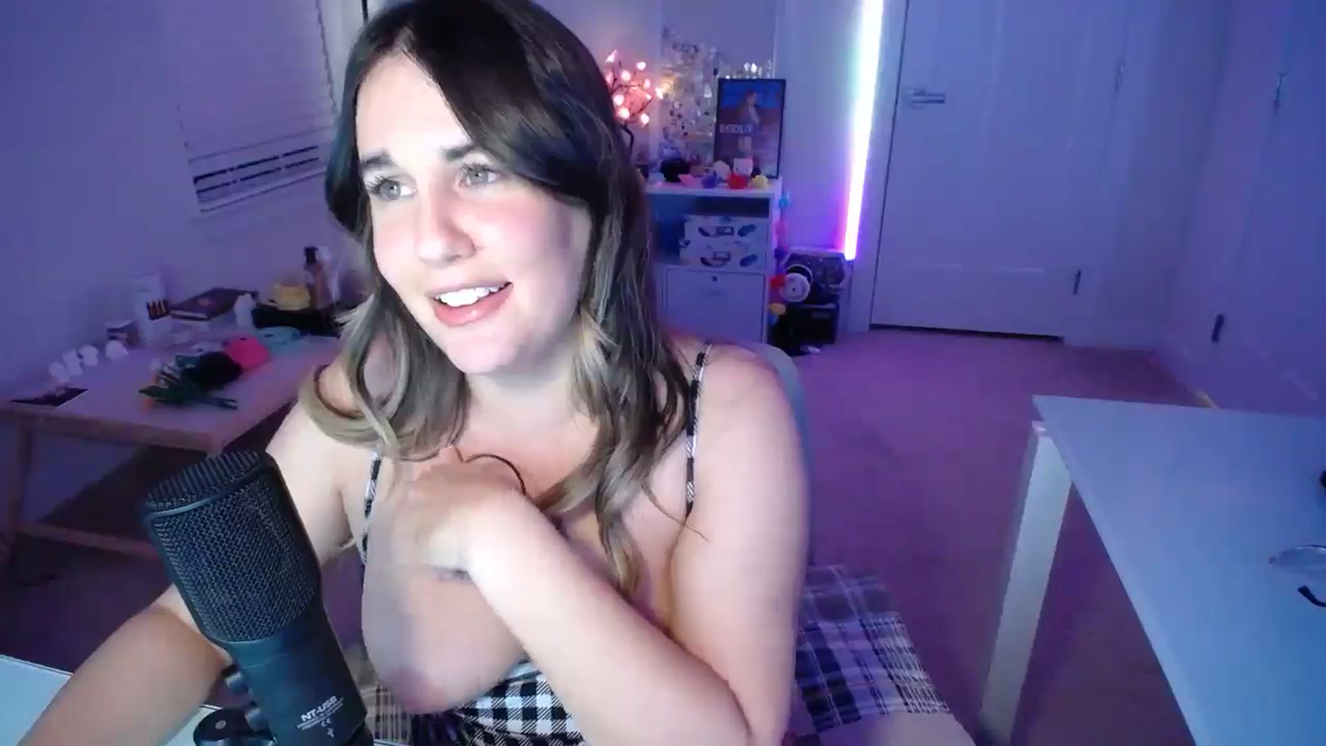 Gallery image thumbnail from Scout's myfreecams stream on, 01/04/2026, 04:12 image 7 of 20