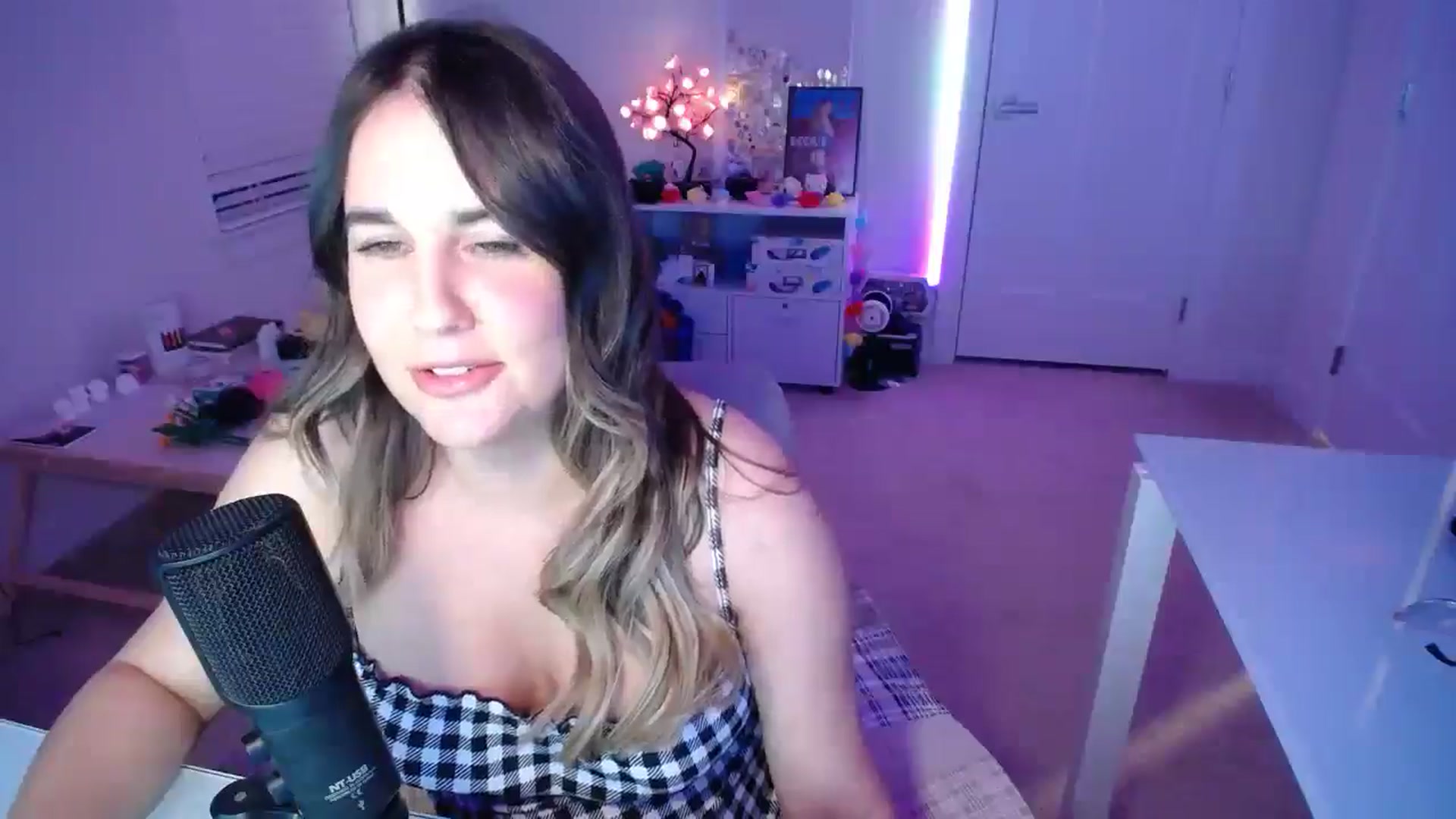 Gallery image thumbnail from Scout's myfreecams stream on, 01/04/2026, 04:12 image 11 of 20