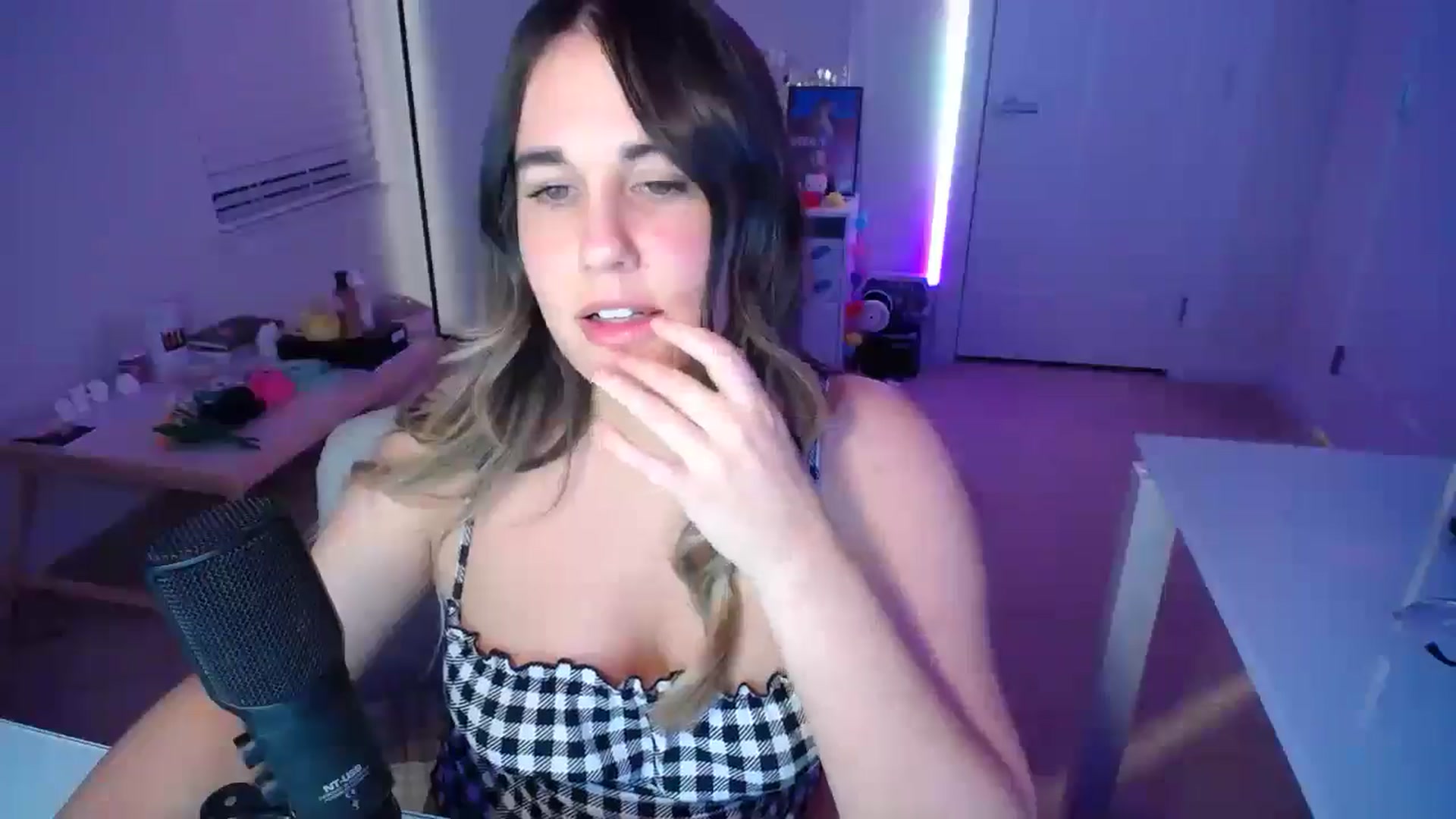 Gallery image thumbnail from Scout's myfreecams stream on, 01/04/2026, 04:12 image 17 of 20