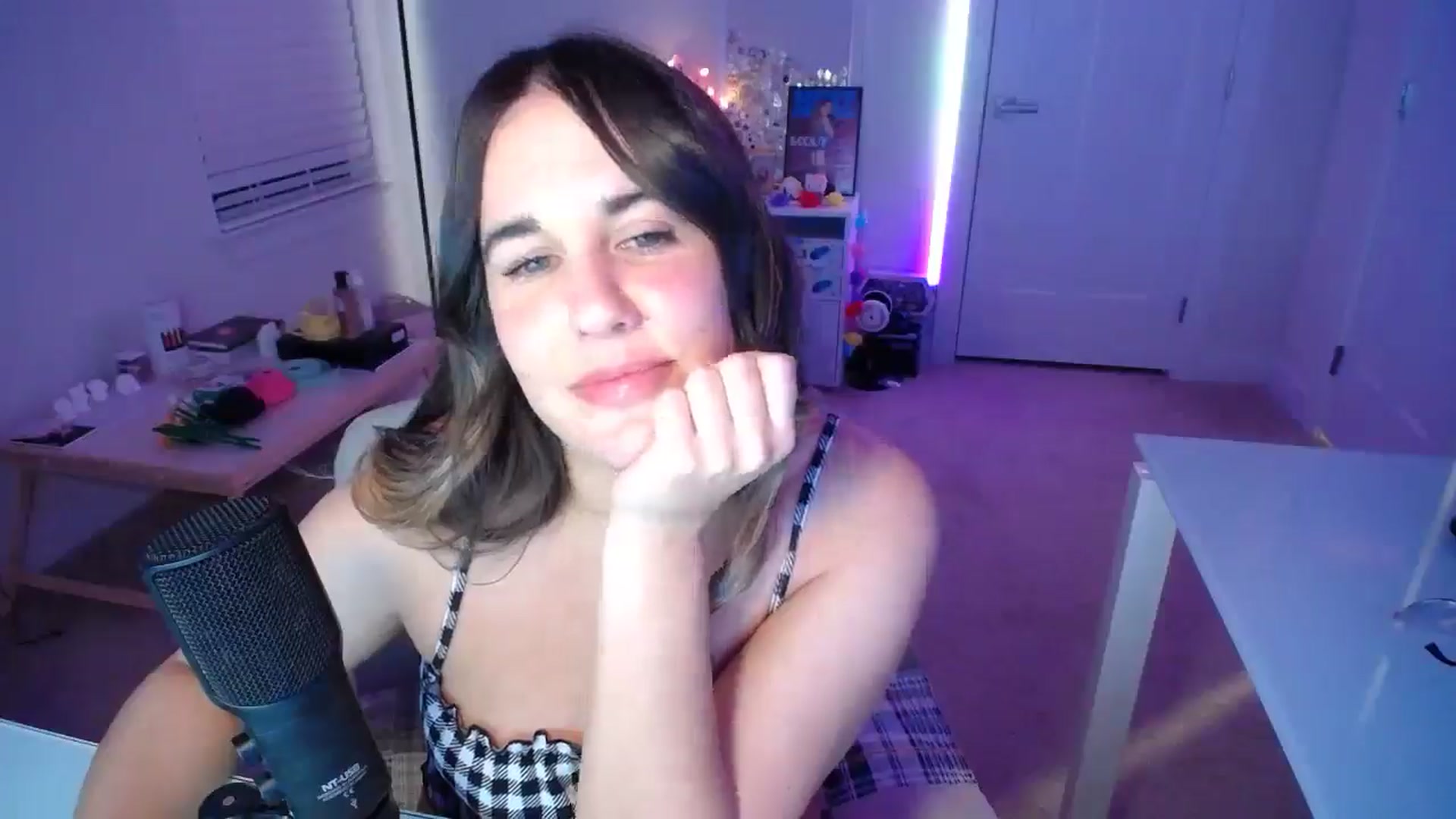 Gallery image thumbnail from Scout's myfreecams stream on, 01/04/2026, 04:12 image 18 of 20