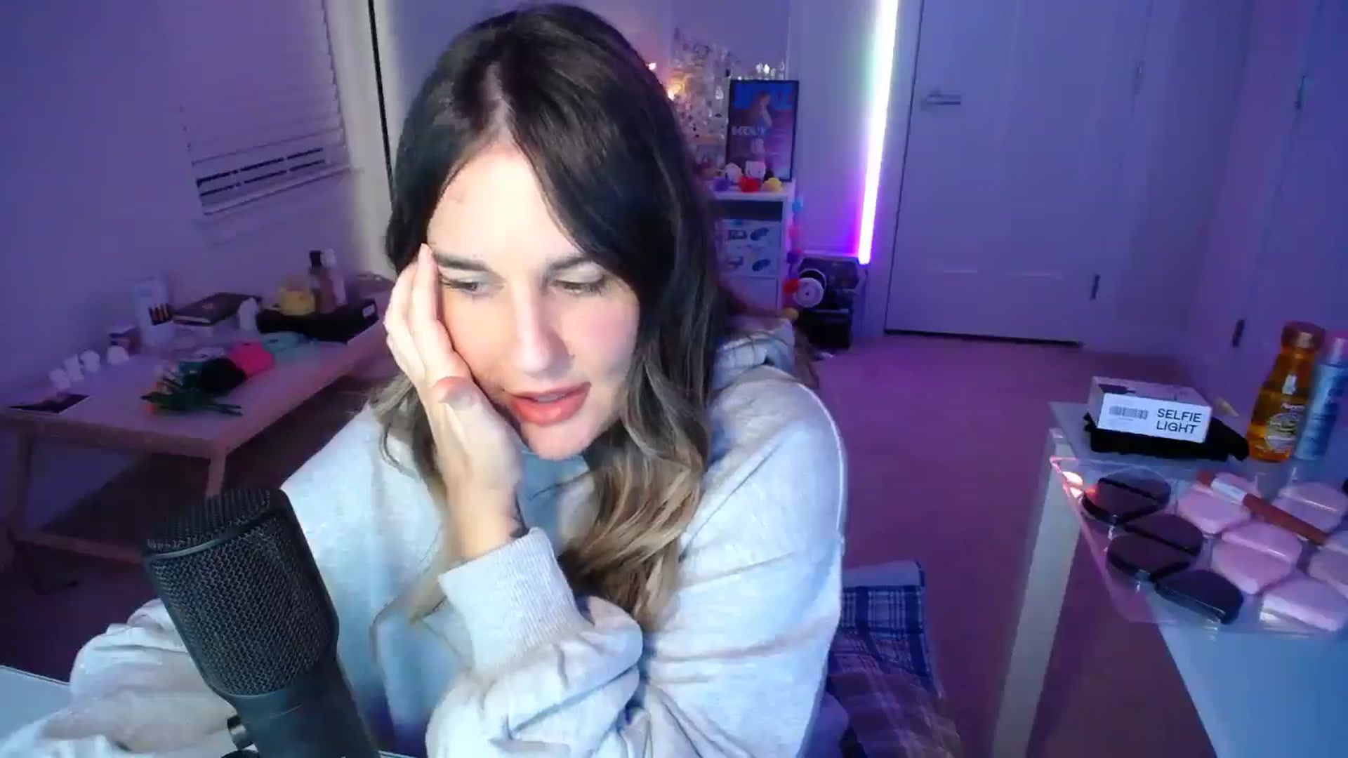 Gallery image thumbnail from Scout's myfreecams stream on, 01/10/2026, 04:22 image 12 of 20