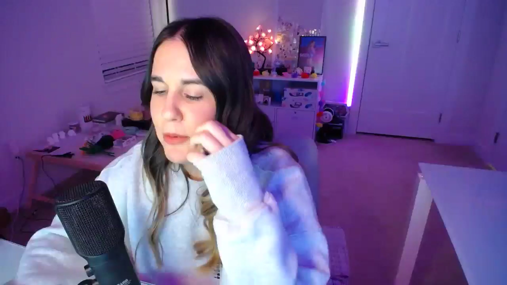 Gallery image thumbnail from Scout's myfreecams stream on, 01/15/2026, 02:27 image 18 of 20