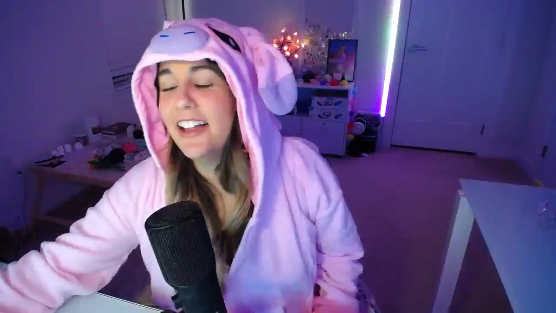 Gallery image thumbnail from Scout's myfreecams stream on, 01/17/2026, 03:23 image 10 of 20