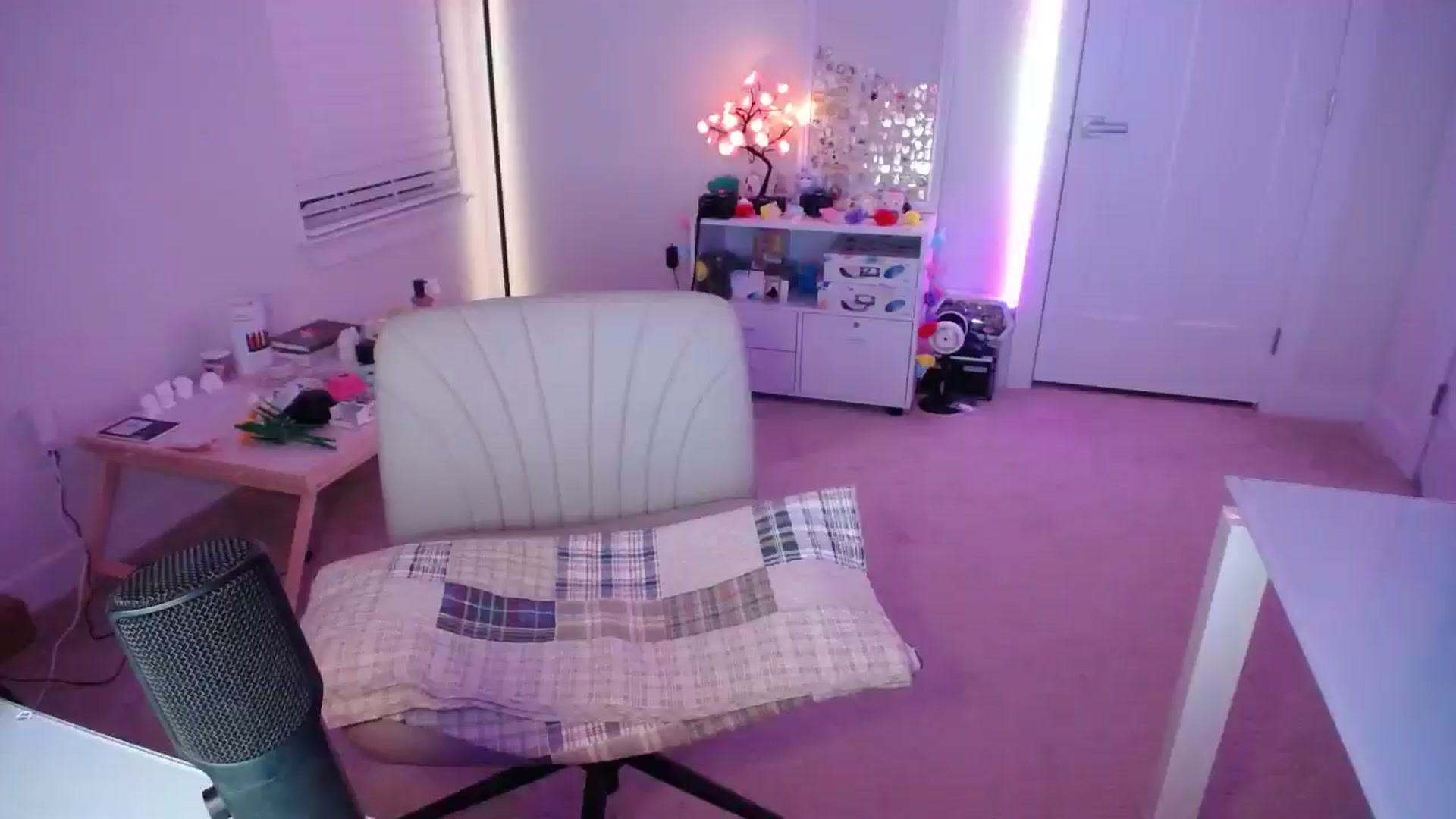 Gallery image thumbnail from Scout's myfreecams stream on, 02/08/2026, 03:02 image 3 of 20