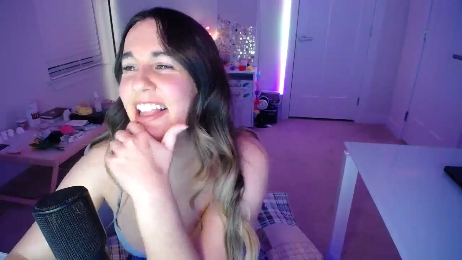 Gallery image thumbnail from Scout's myfreecams stream on, 02/12/2026, 03:36 image 11 of 20