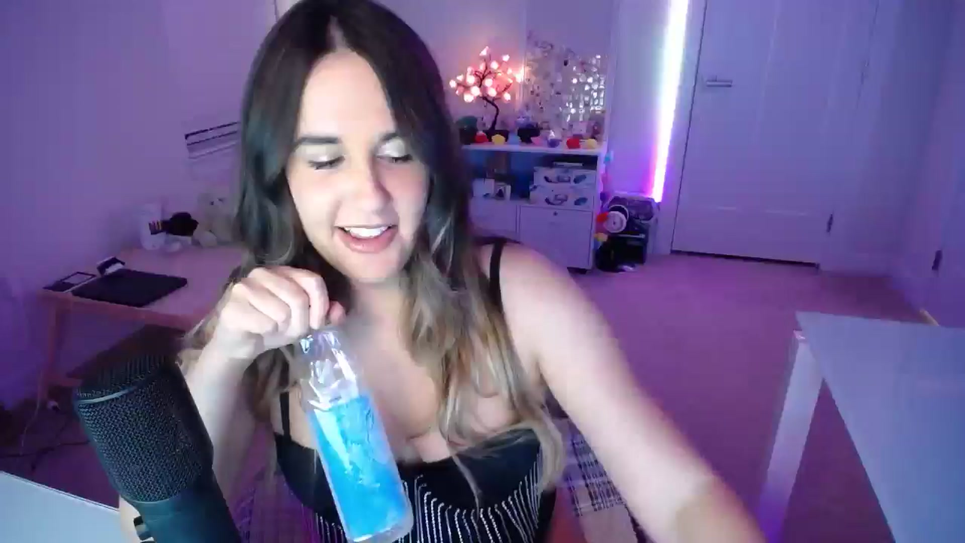 Gallery image thumbnail from Scout's myfreecams stream on, 02/21/2026, 03:19 image 1 of 20
