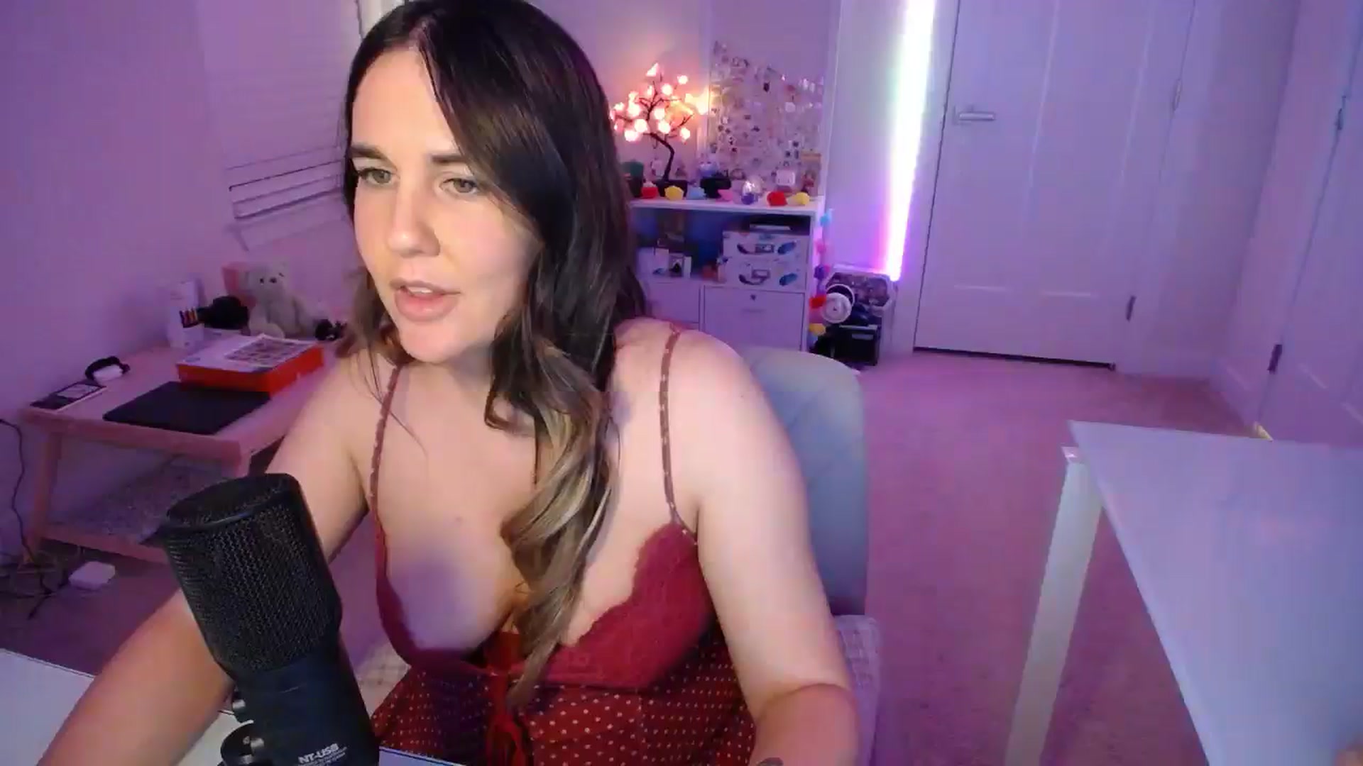 Gallery image thumbnail from Scout's myfreecams stream on, 04/02/2026, 03:07 image 11 of 20