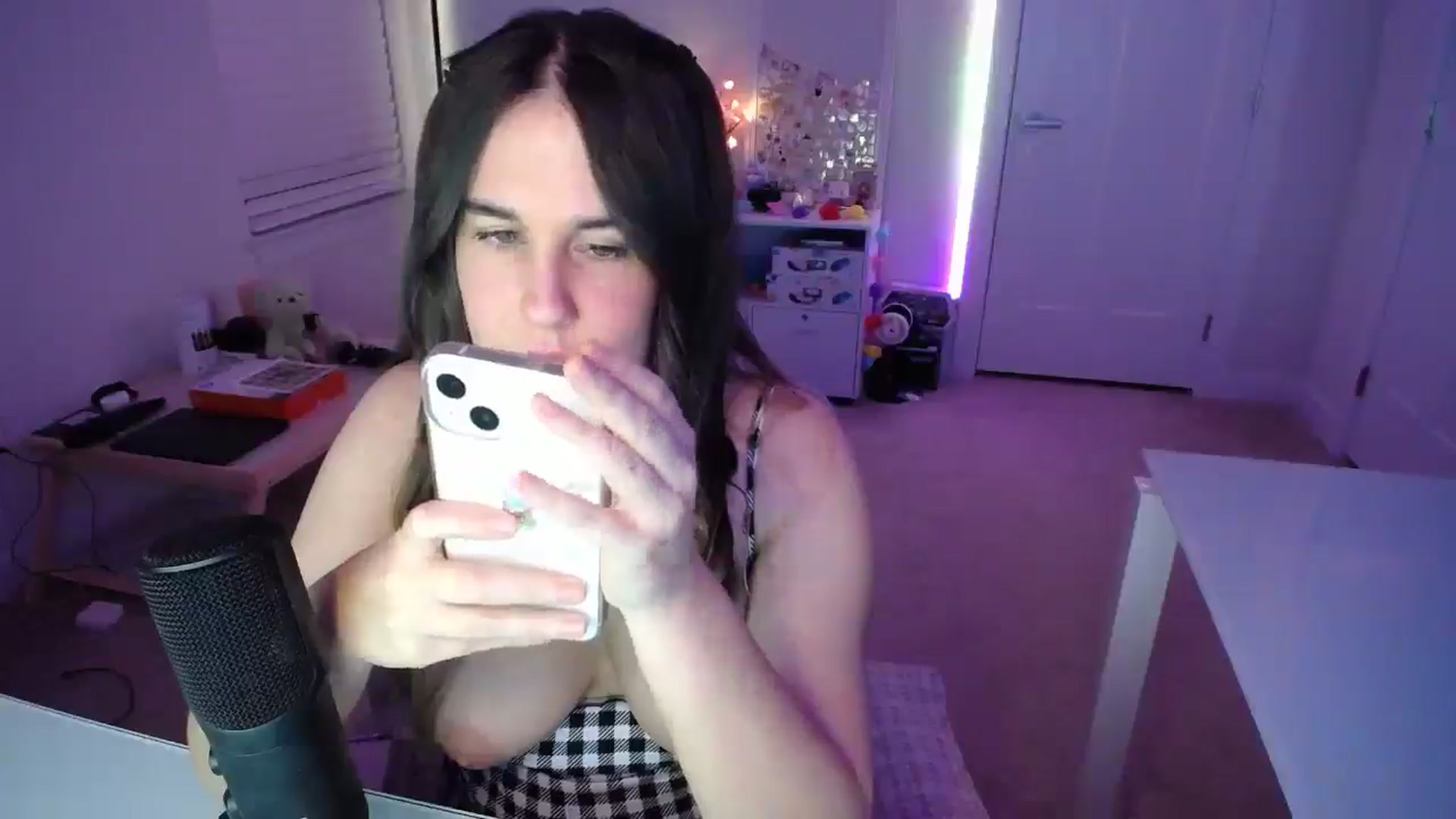 Gallery image thumbnail from Scout's myfreecams stream on, 04/04/2026, 02:43 image 18 of 20