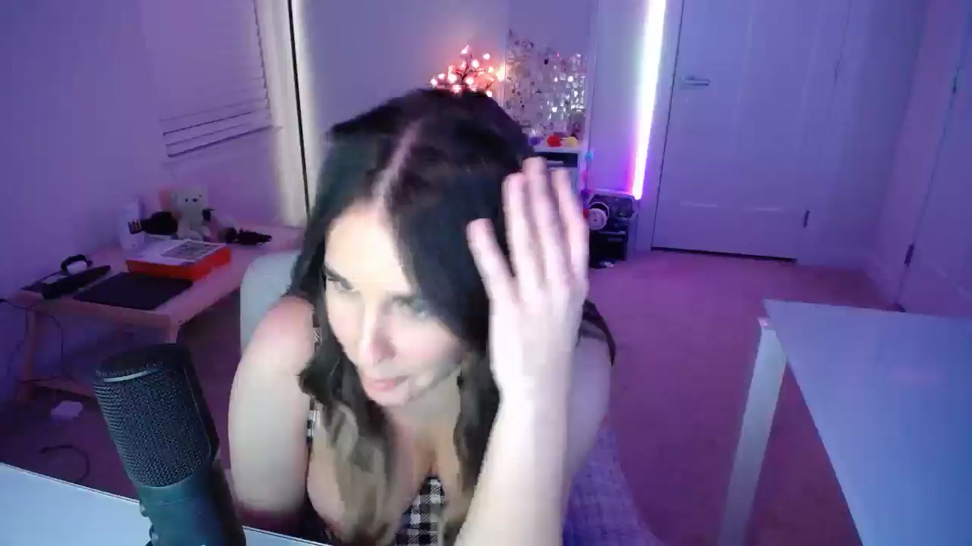 Gallery image thumbnail from Scout's myfreecams stream on, 04/04/2026, 02:43 image 13 of 20