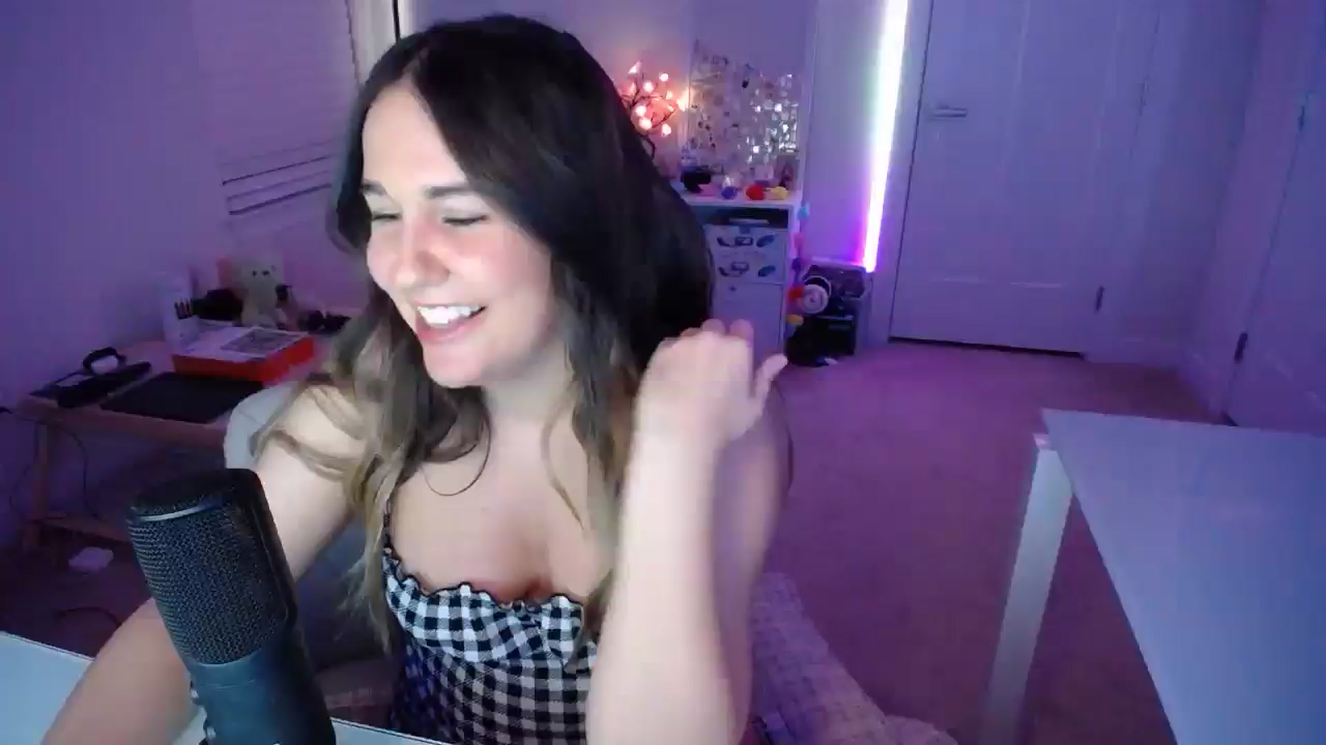 Gallery image thumbnail from Scout's myfreecams stream on, 04/04/2026, 02:43 image 9 of 20
