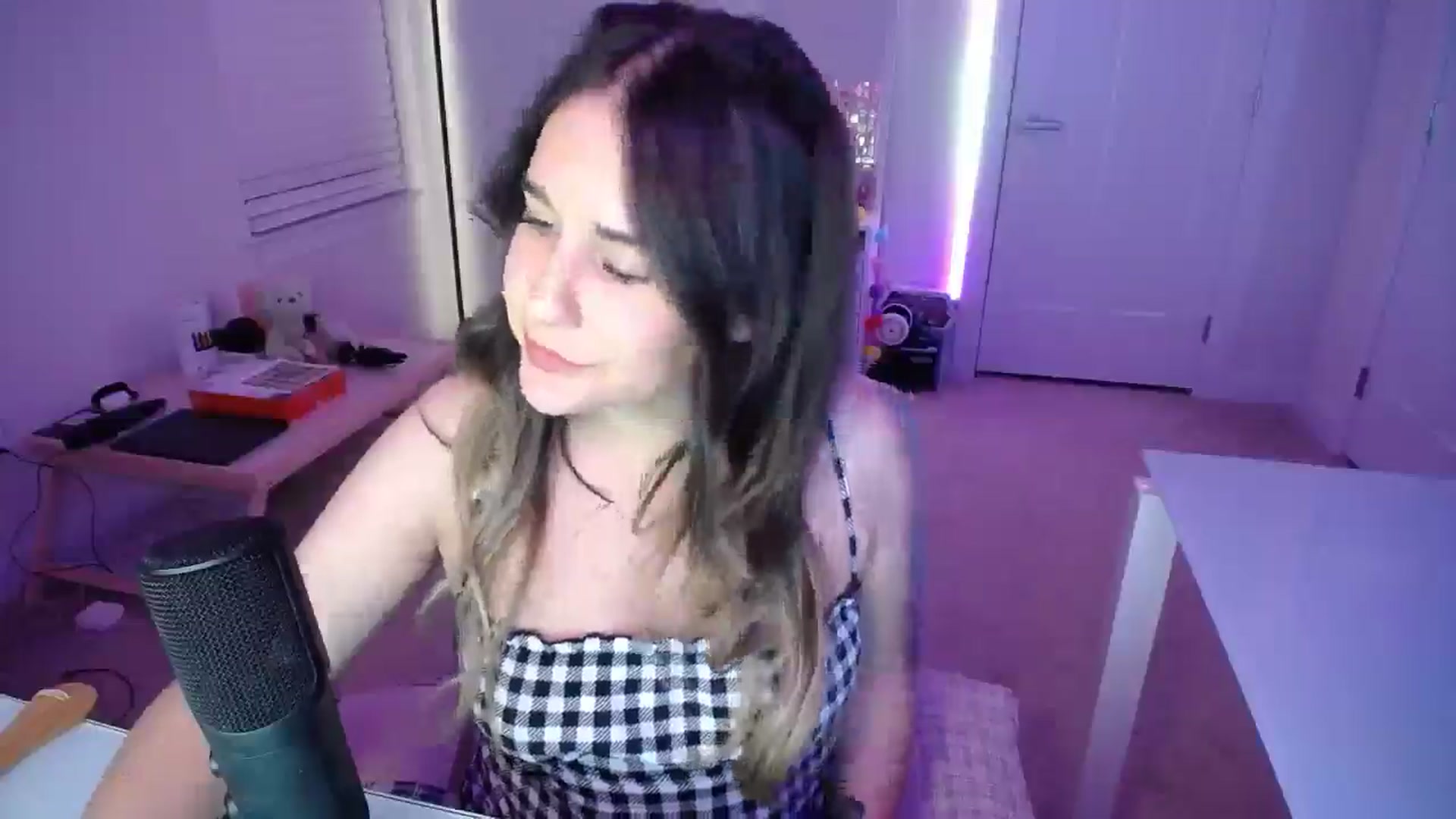 Gallery image thumbnail from Scout's myfreecams stream on, 04/04/2026, 02:43 image 3 of 20