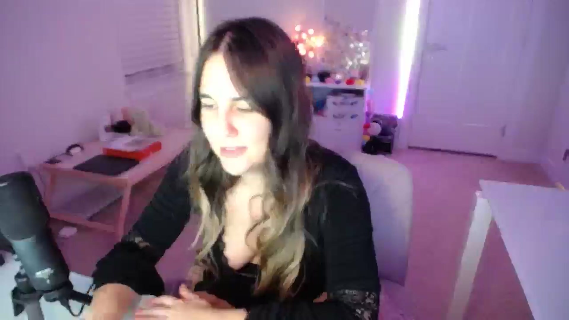 Gallery image thumbnail from Scout's myfreecams stream on, 04/11/2026, 02:39 image 16 of 20