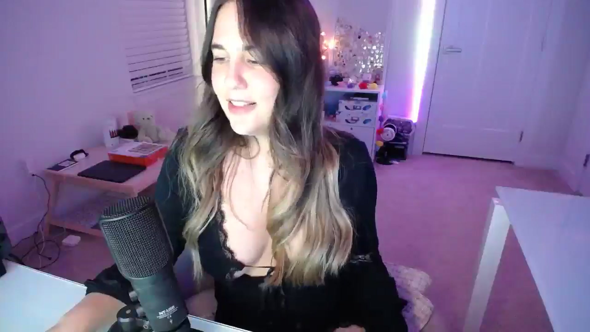 Gallery image thumbnail from Scout's myfreecams stream on, 04/11/2026, 02:39 image 7 of 20