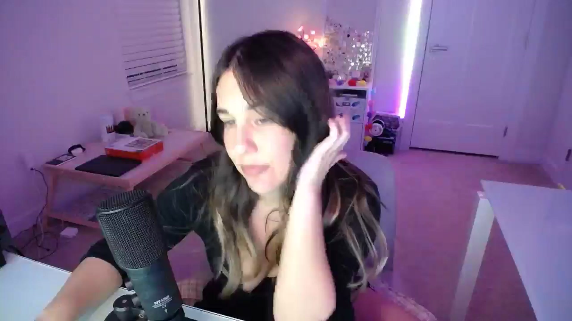 Gallery image thumbnail from Scout's myfreecams stream on, 04/11/2026, 02:39 image 14 of 20