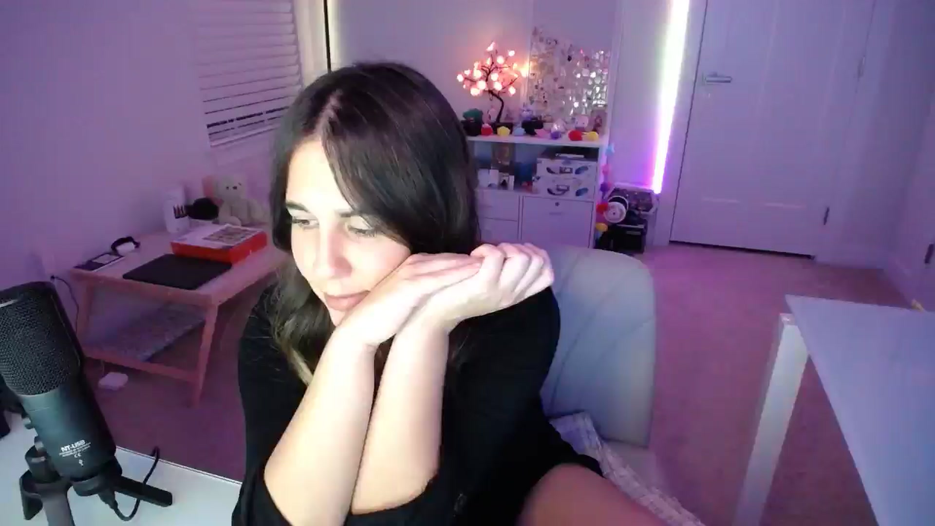 Gallery image thumbnail from Scout's myfreecams stream on, 04/11/2026, 02:39 image 20 of 20