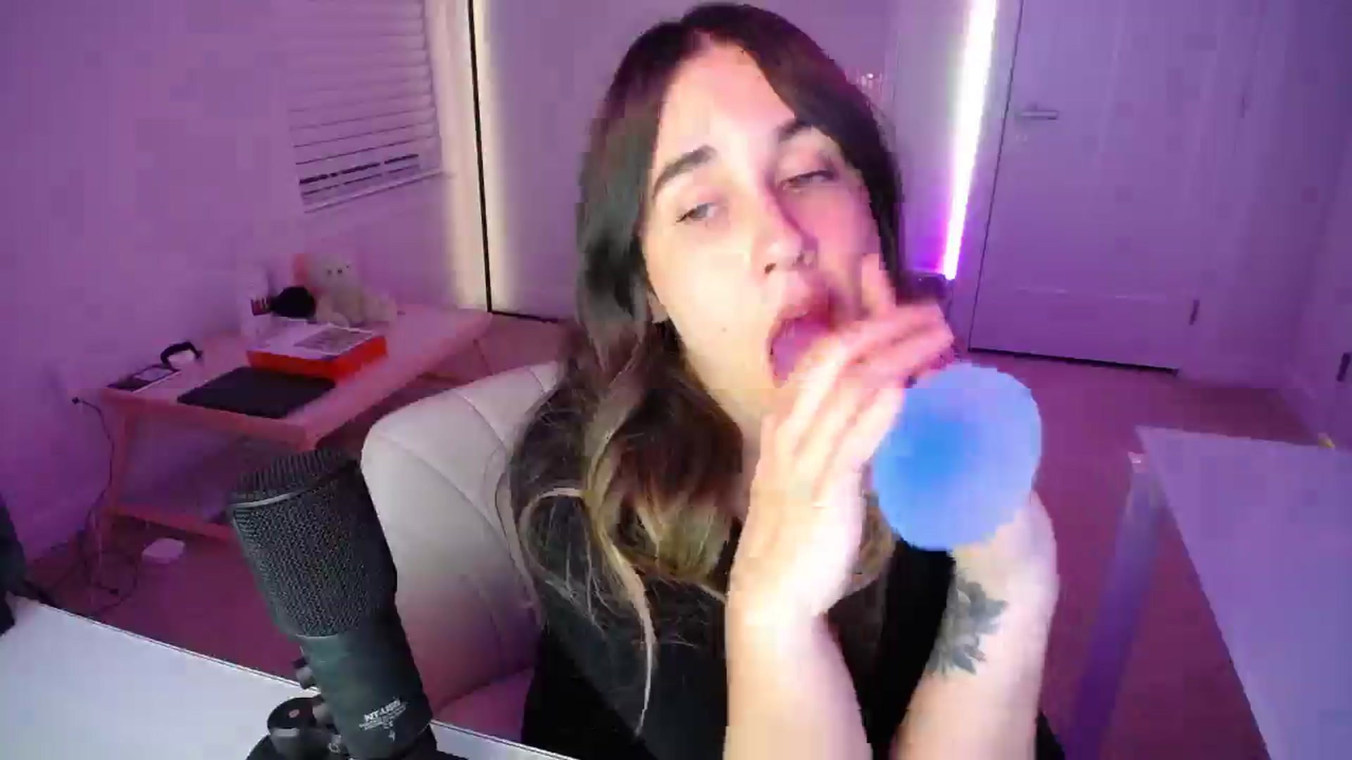 Gallery image thumbnail from Scout's myfreecams stream on, 04/11/2026, 02:39 image 10 of 20