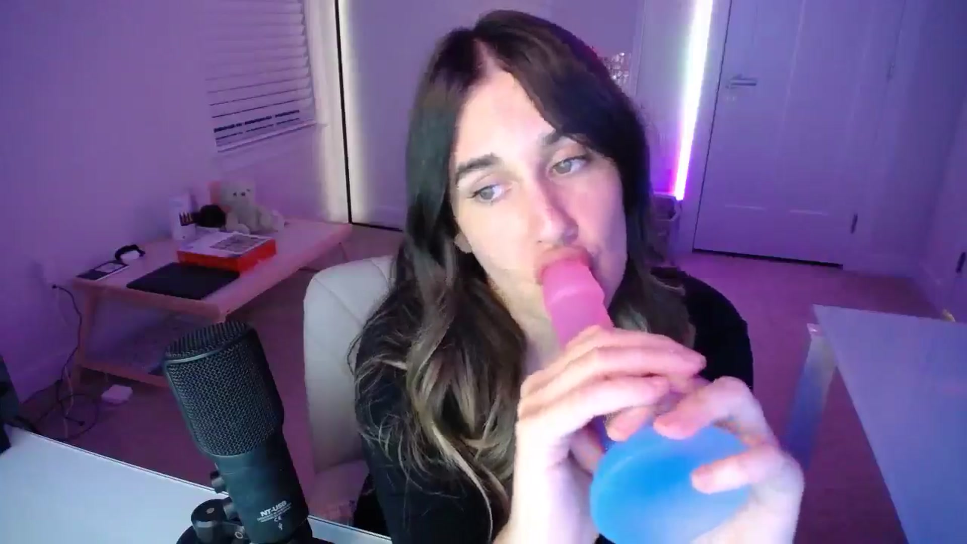 Gallery image thumbnail from Scout's myfreecams stream on, 04/11/2026, 02:39 image 11 of 20