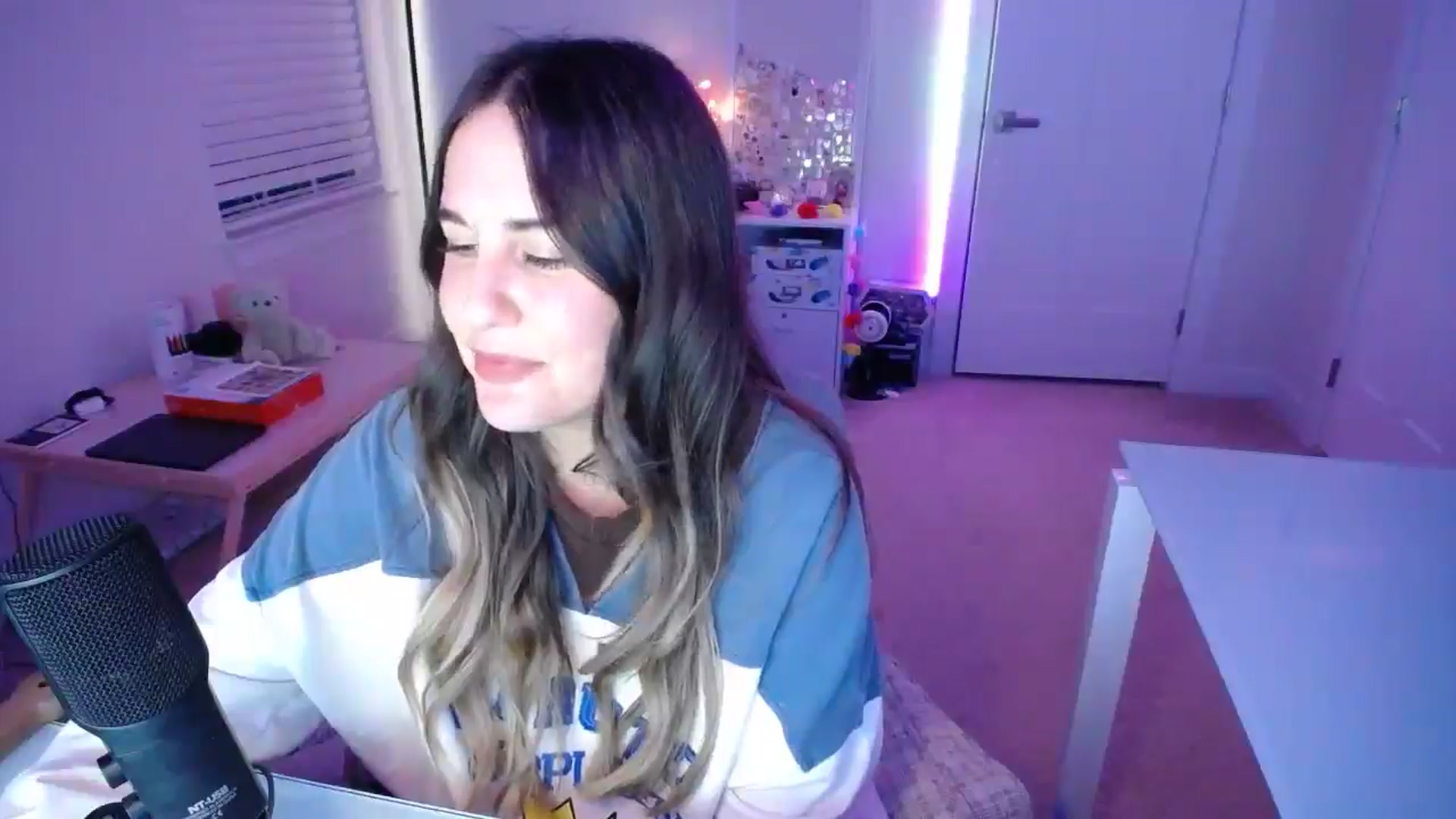 Gallery image thumbnail from Scout's myfreecams stream on, 04/14/2026, 02:57 image 17 of 20