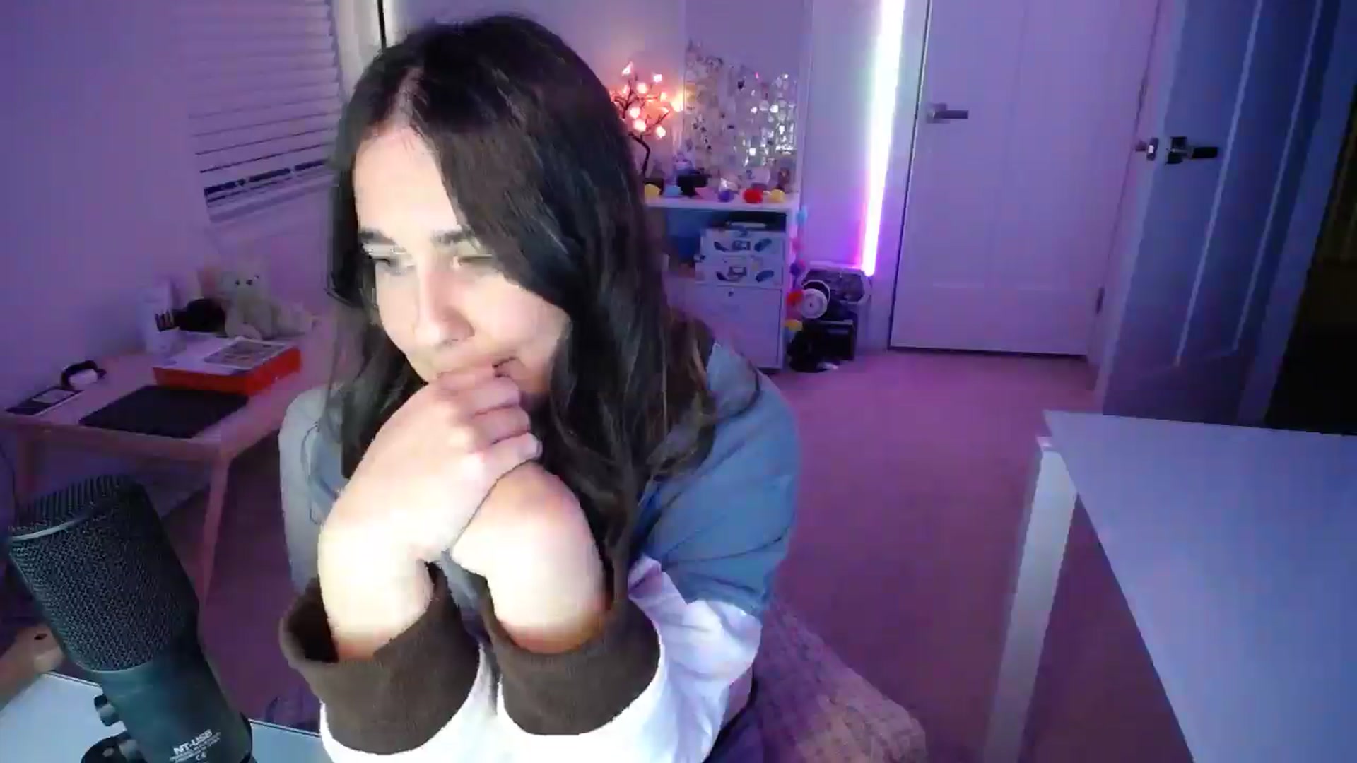 Gallery image thumbnail from Scout's myfreecams stream on, 04/14/2026, 02:57 image 13 of 20