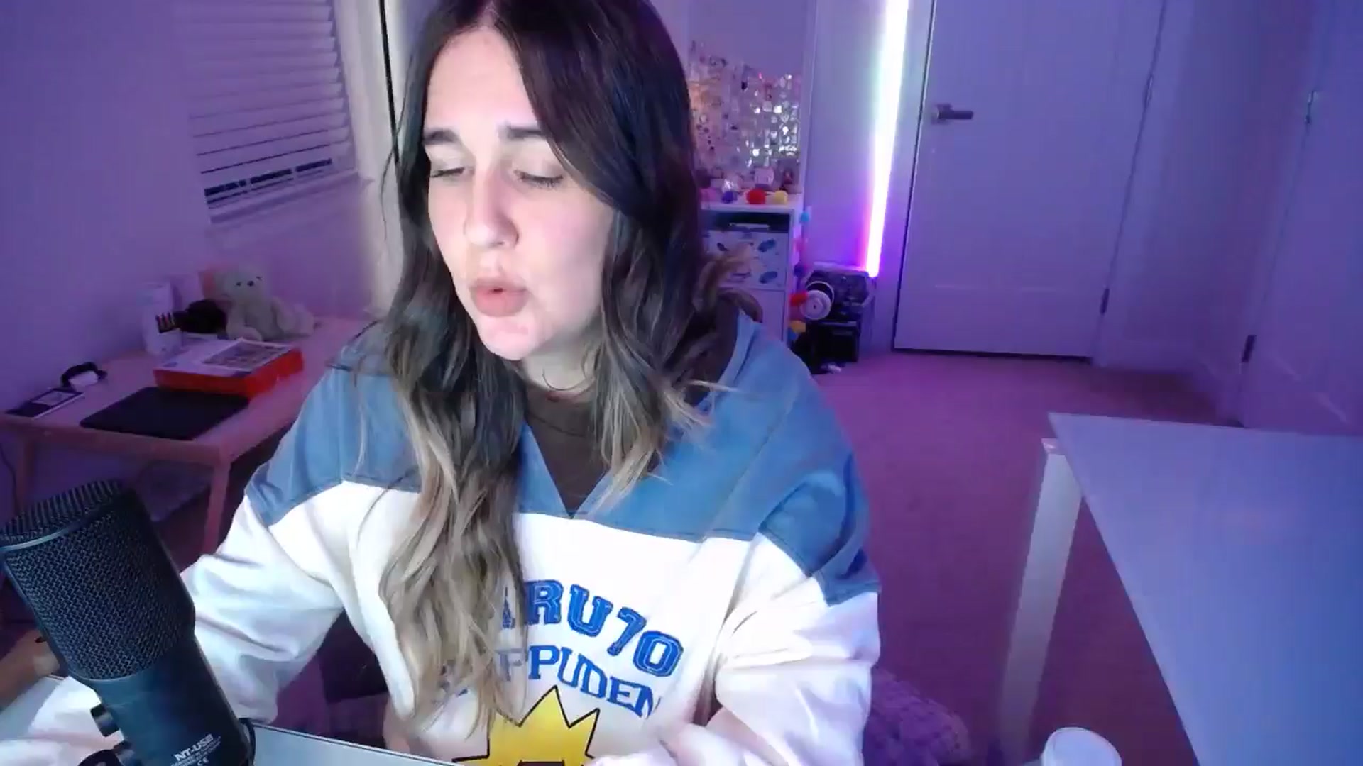 Gallery image thumbnail from Scout's myfreecams stream on, 04/14/2026, 02:57 image 16 of 20