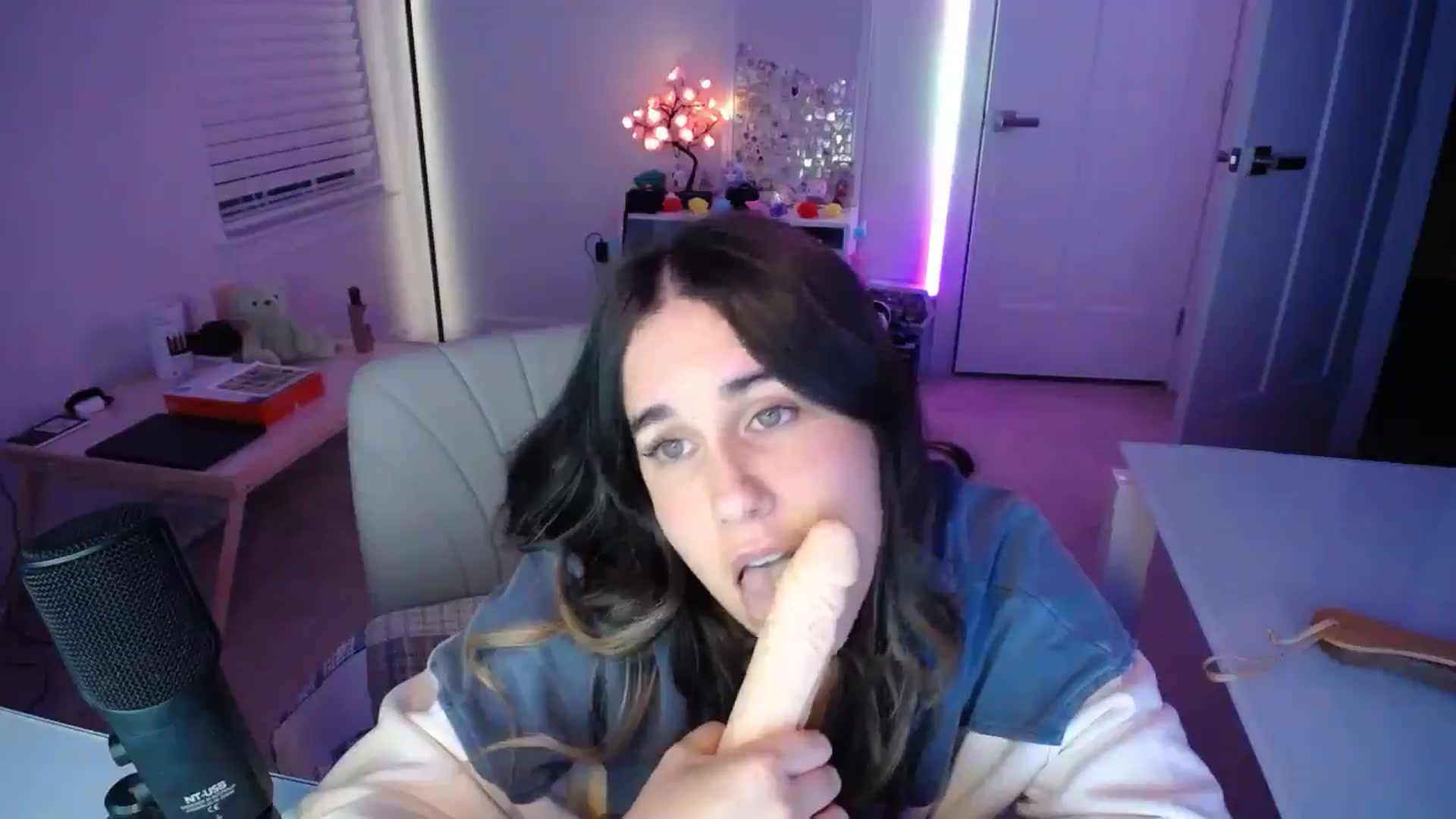 Gallery image thumbnail from Scout's myfreecams stream on, 04/14/2026, 02:57 image 4 of 20