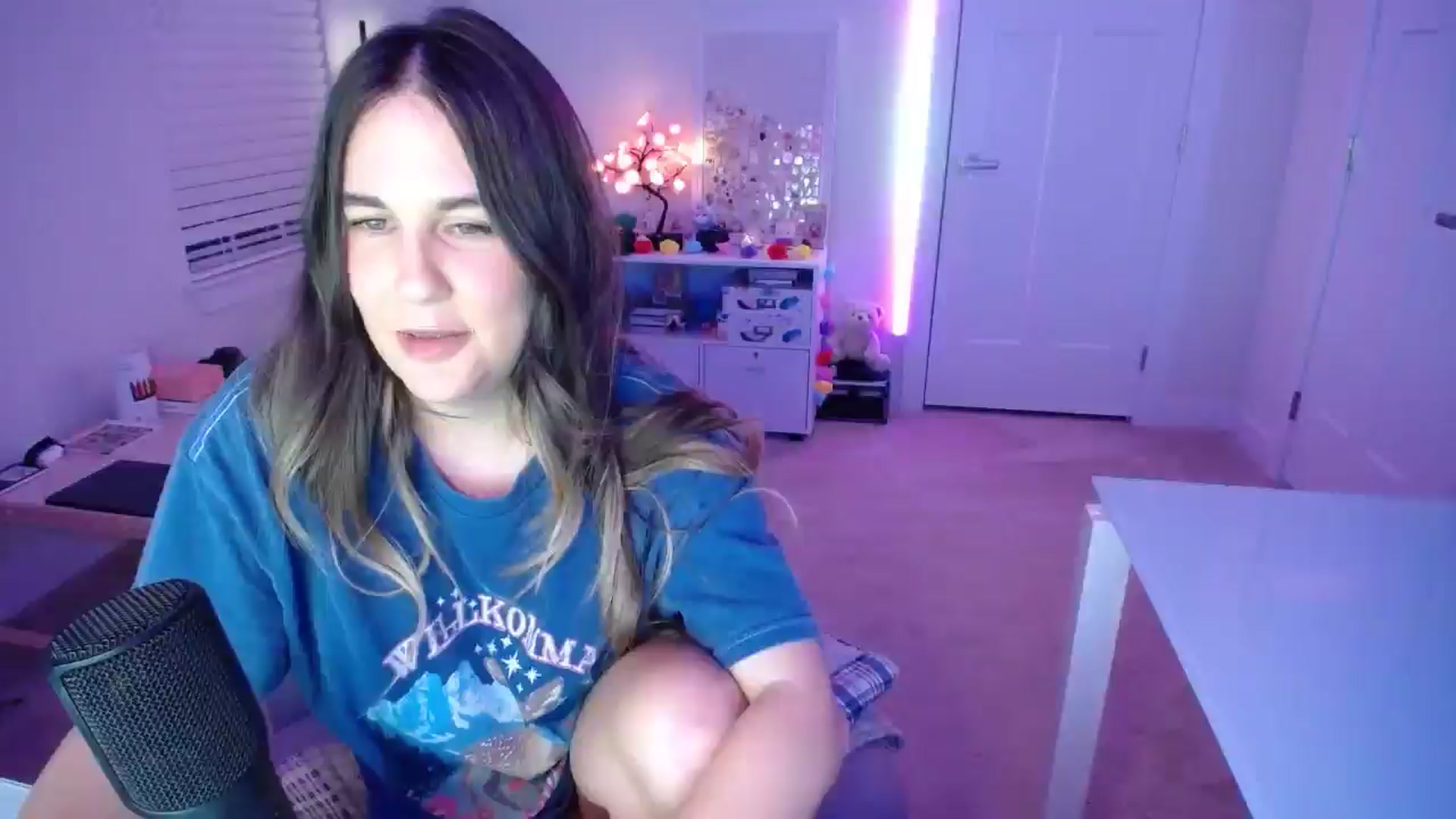 Gallery image thumbnail from Scout's myfreecams stream on, 04/19/2026, 02:59 image 16 of 20