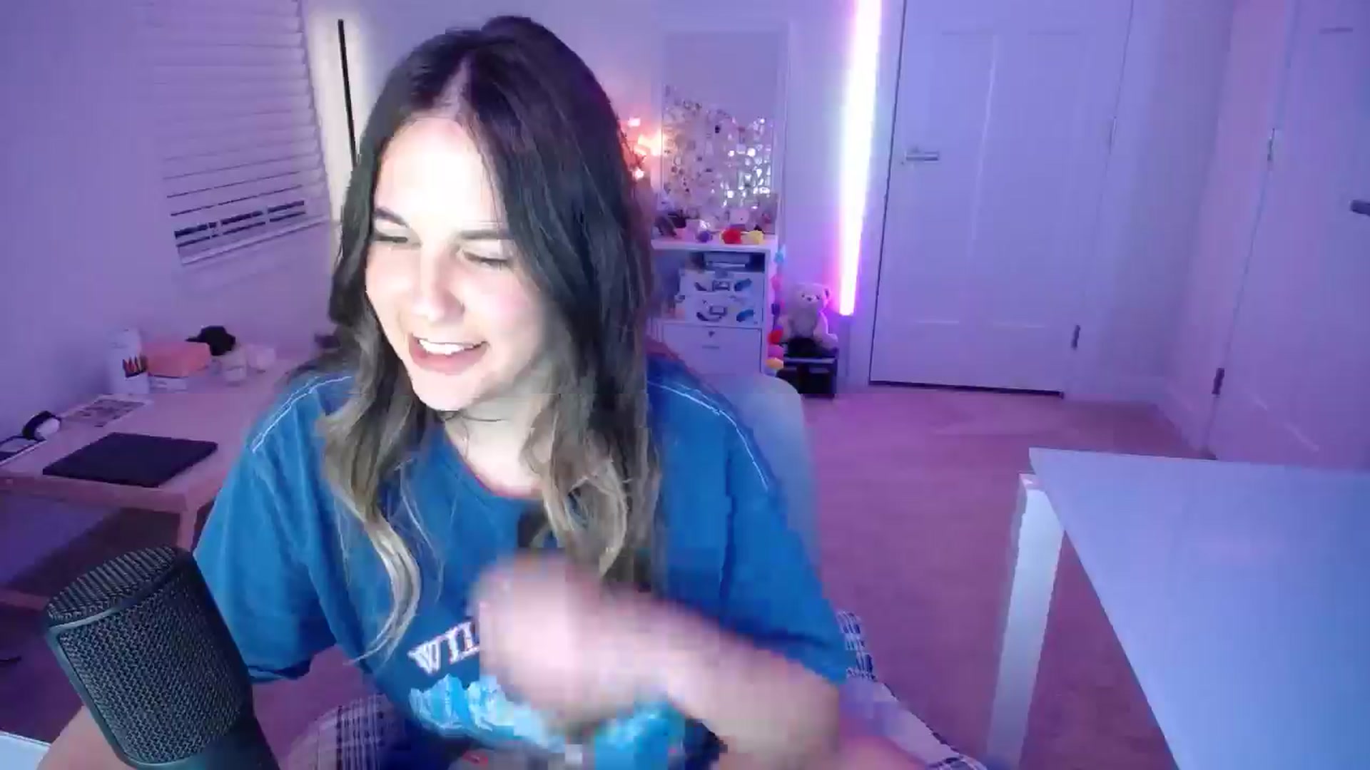 Gallery image thumbnail from Scout's myfreecams stream on, 04/19/2026, 02:59 image 8 of 20