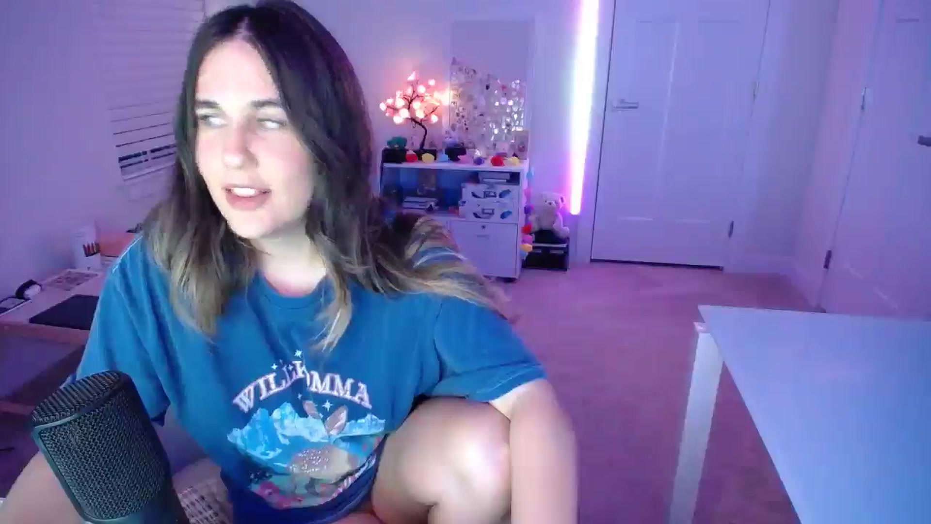 Gallery image thumbnail from Scout's myfreecams stream on, 04/19/2026, 02:59 image 15 of 20