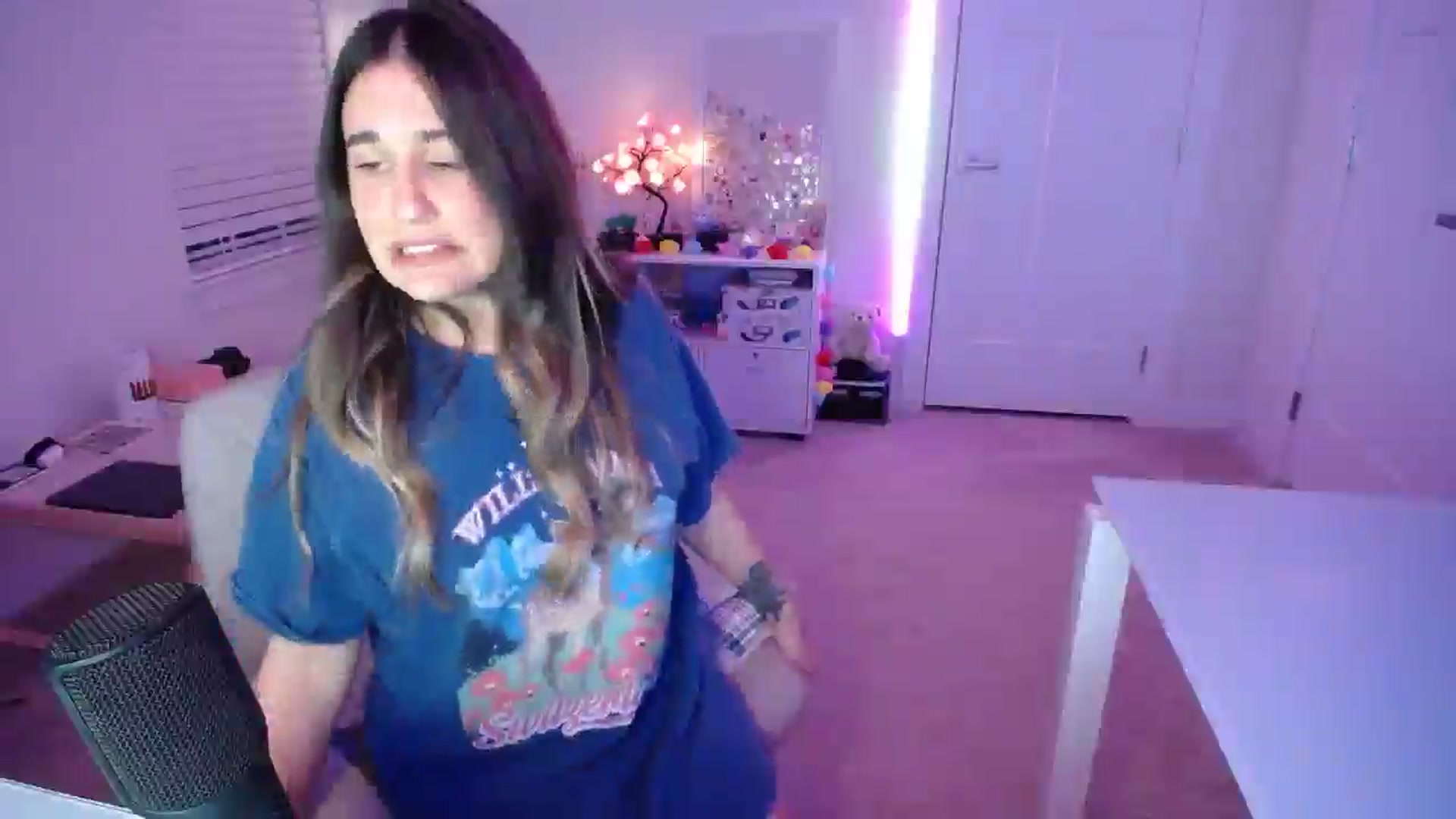 Gallery image thumbnail from Scout's myfreecams stream on, 04/19/2026, 02:59 image 11 of 20