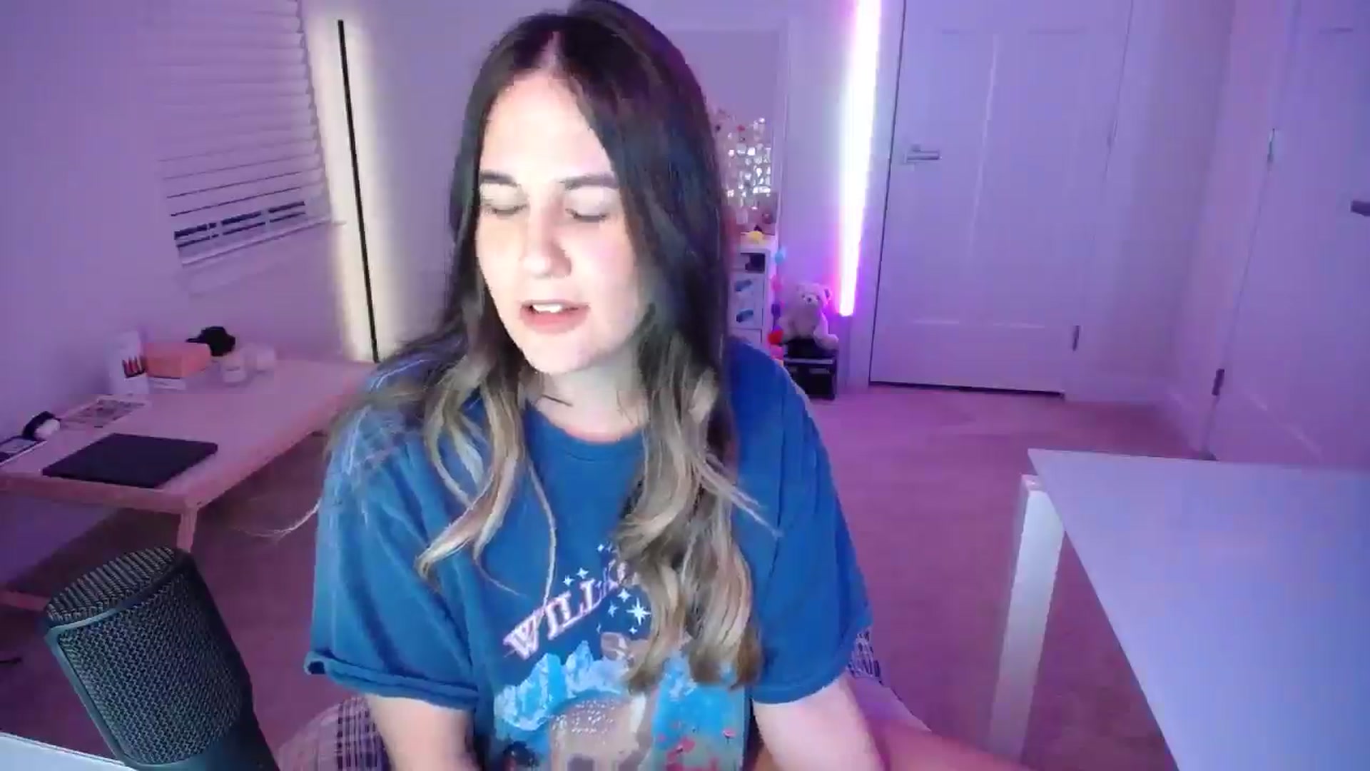 Gallery image thumbnail from Scout's myfreecams stream on, 04/19/2026, 02:59 image 3 of 20