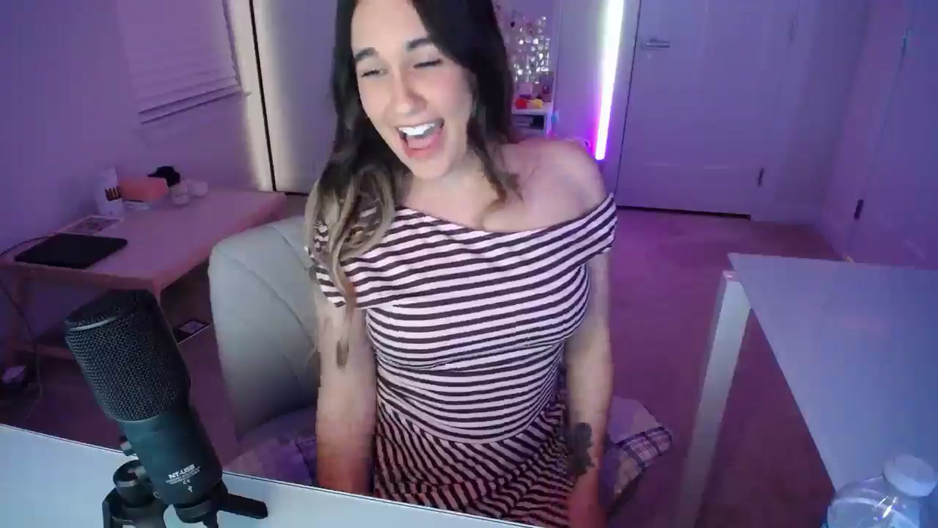 Gallery image thumbnail from Scout's myfreecams stream on, 04/23/2026, 02:02 image 8 of 20
