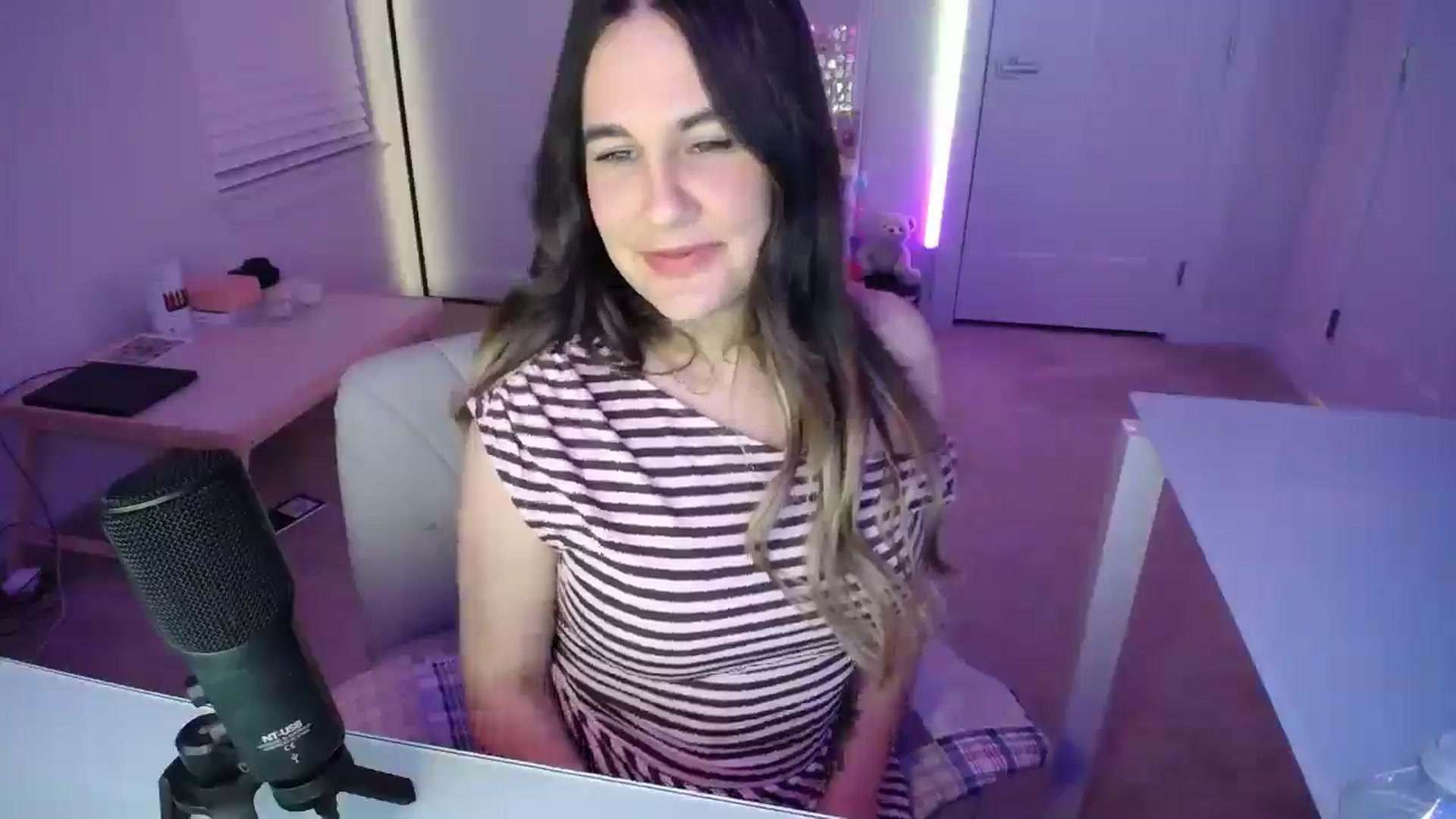 Gallery image thumbnail from Scout's myfreecams stream on, 04/23/2026, 02:02 image 5 of 20