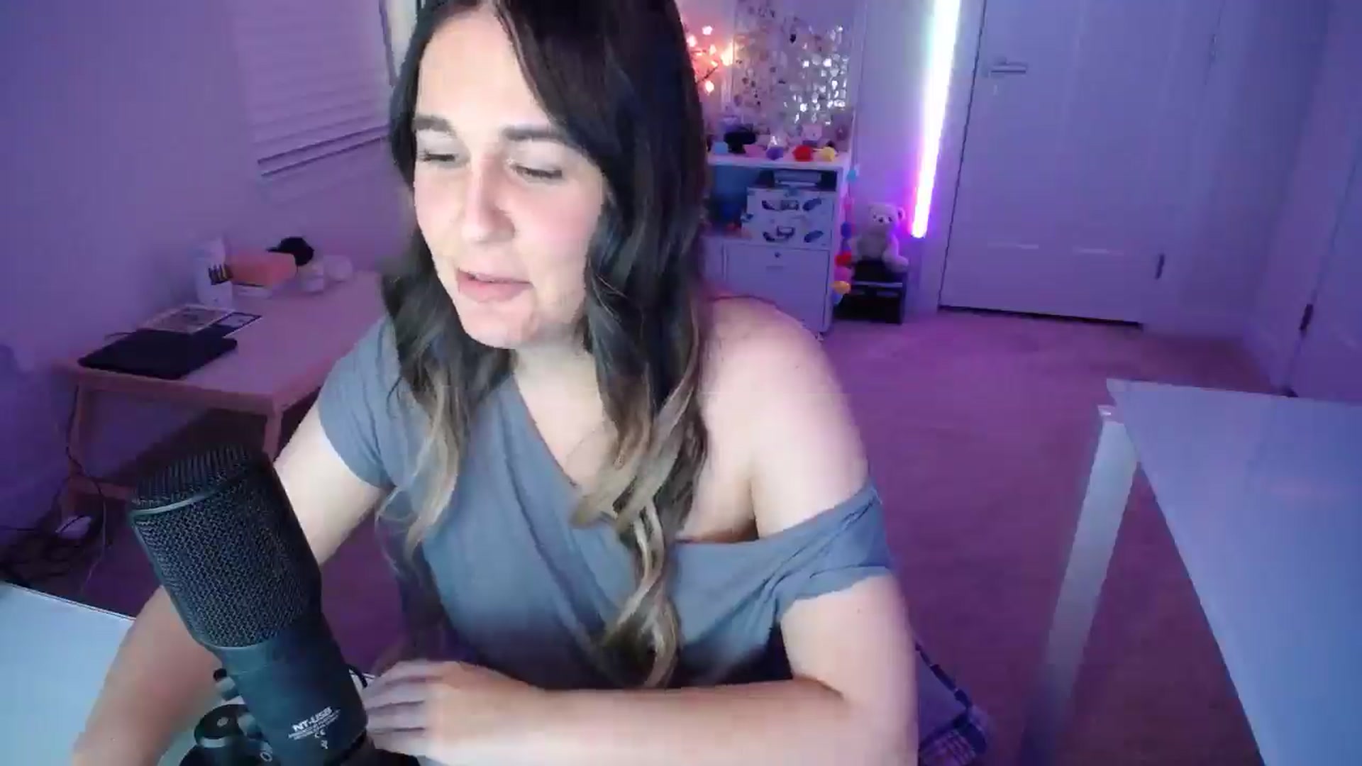 Gallery image thumbnail from Scout's myfreecams stream on, 04/26/2026, 02:34 image 10 of 20