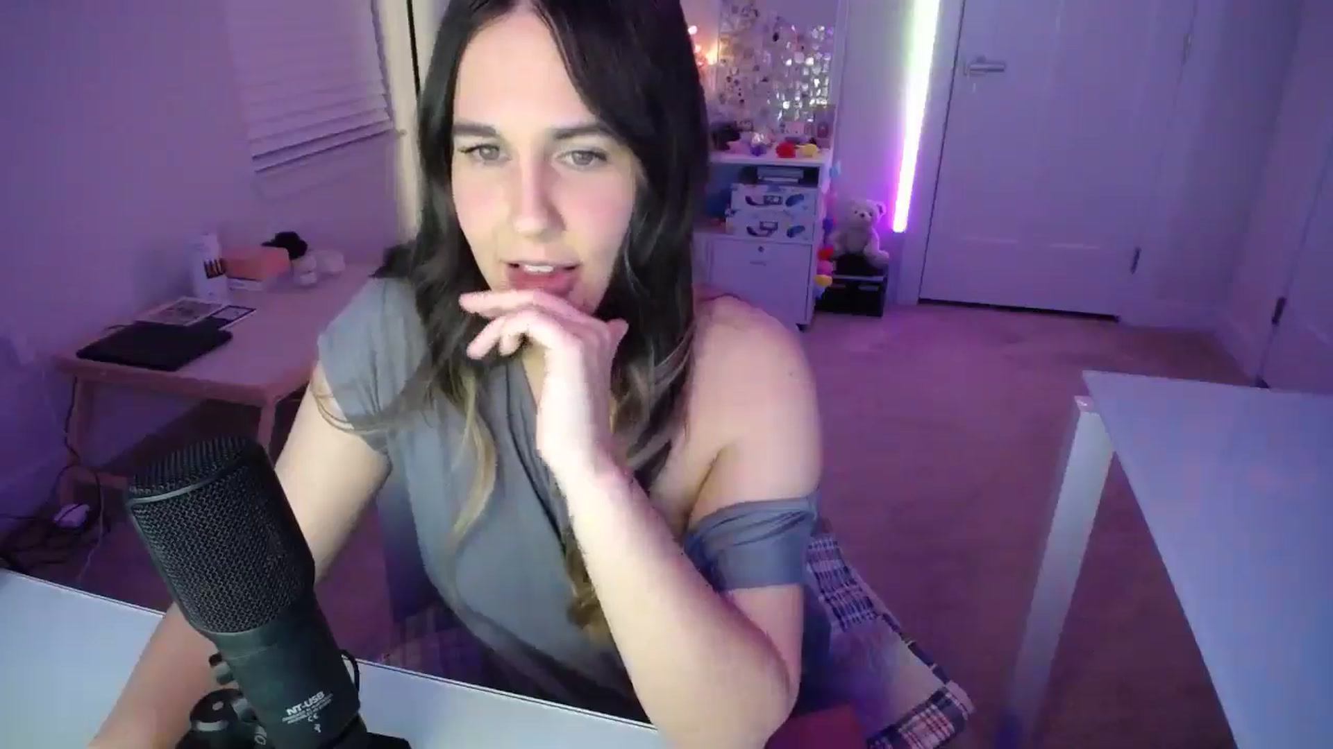Gallery image thumbnail from Scout's myfreecams stream on, 04/26/2026, 02:34 image 9 of 20