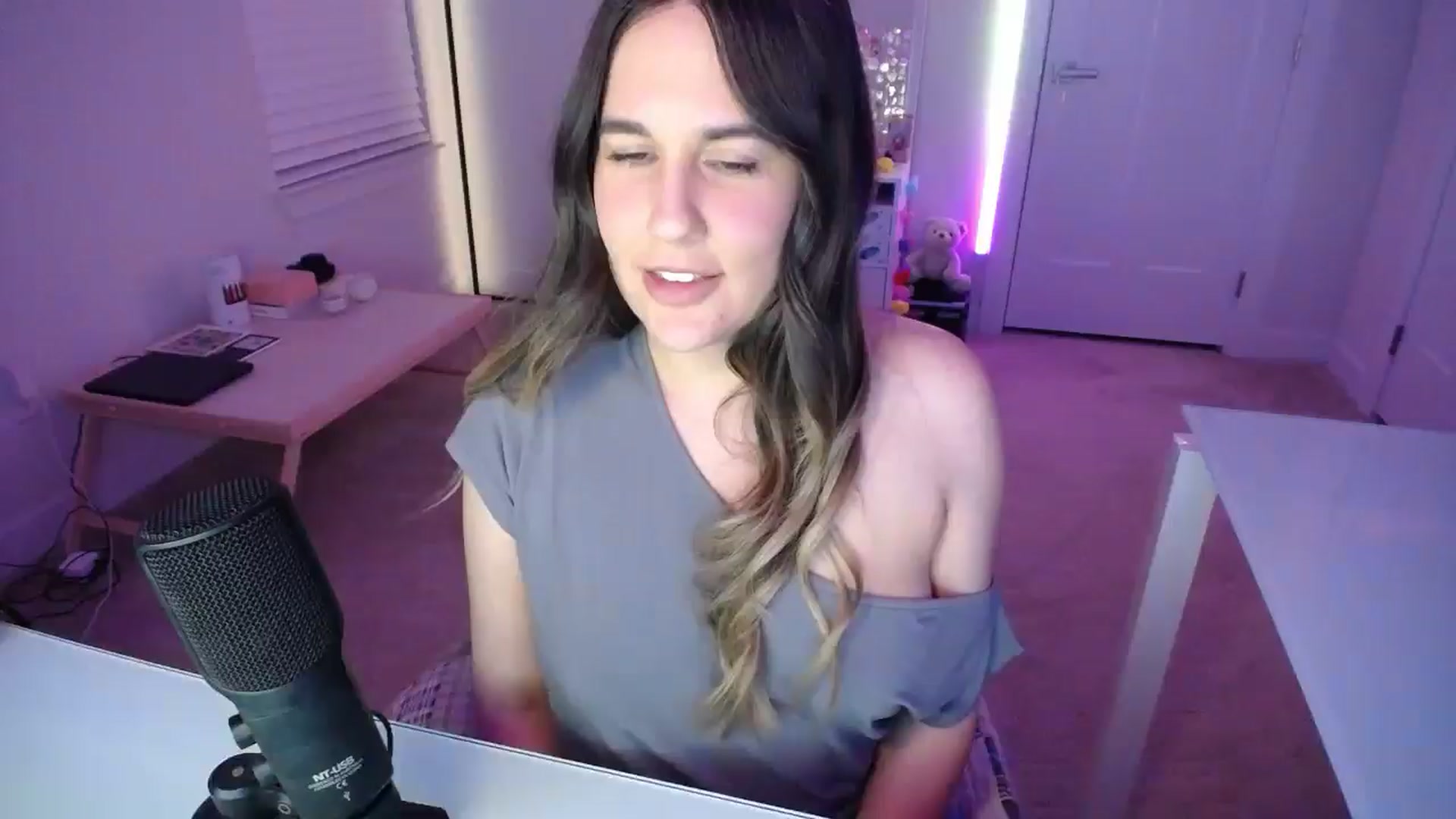 Gallery image thumbnail from Scout's myfreecams stream on, 04/26/2026, 02:34 image 17 of 20