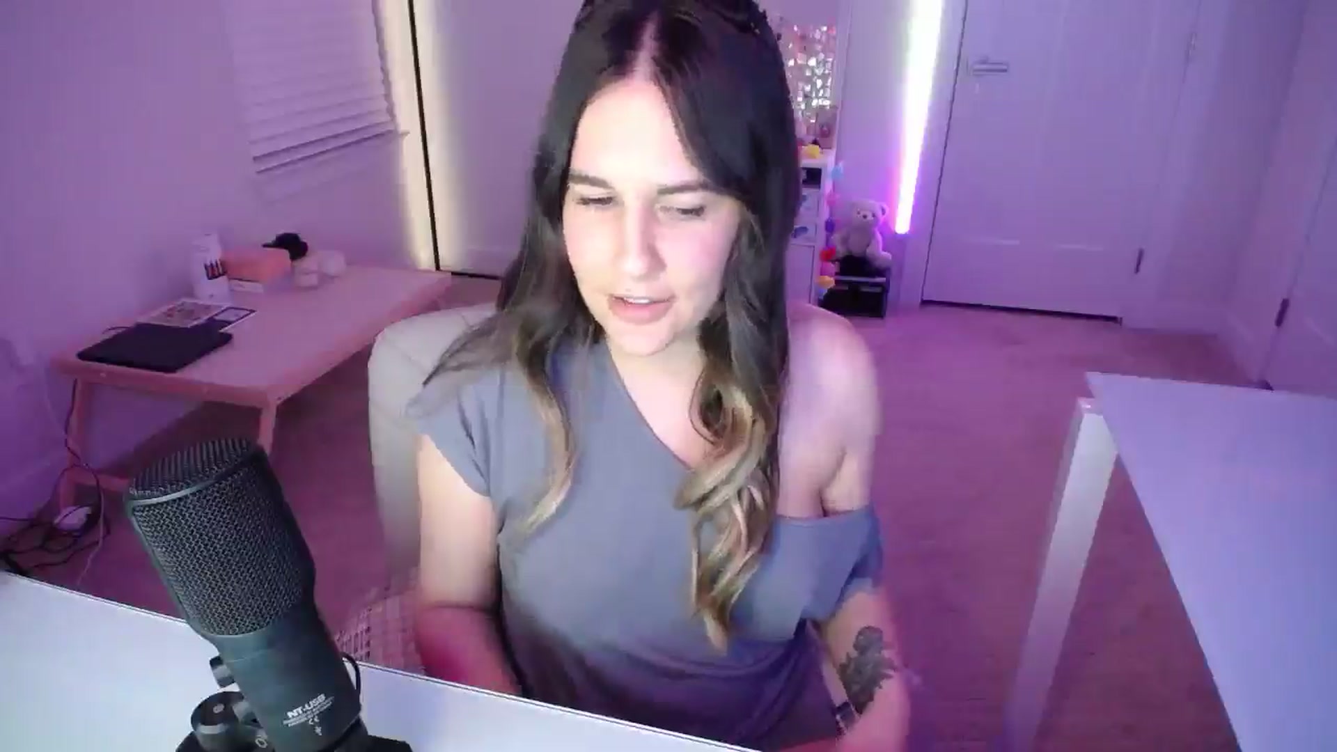 Gallery image thumbnail from Scout's myfreecams stream on, 04/26/2026, 02:34 image 19 of 20