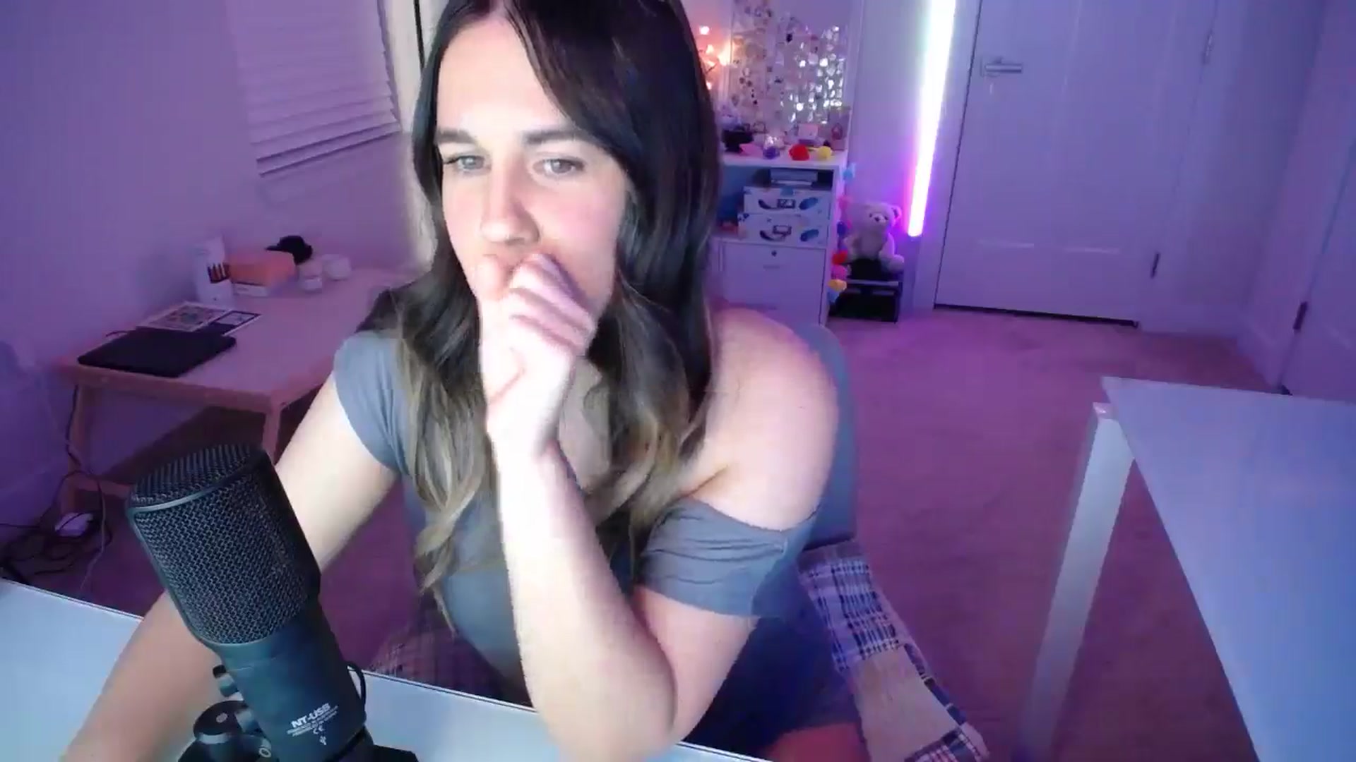 Gallery image thumbnail from Scout's myfreecams stream on, 04/26/2026, 02:34 image 15 of 20