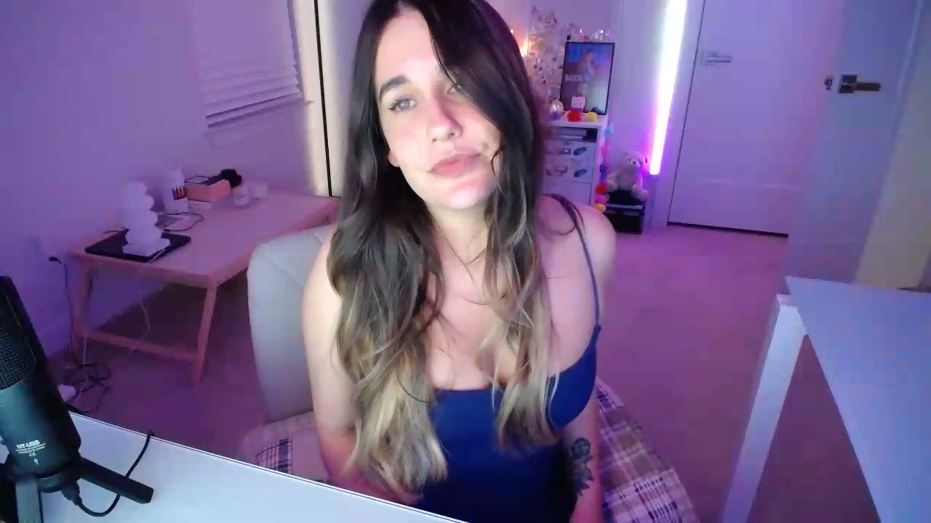 Gallery image thumbnail from Scout's myfreecams stream on, 05/14/2026, 03:22 image 16 of 20