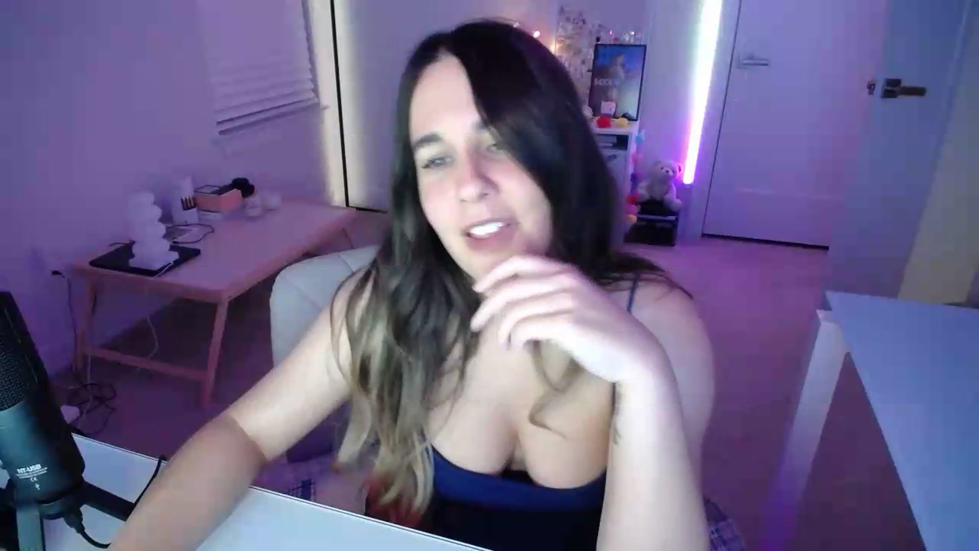 Gallery image thumbnail from Scout's myfreecams stream on, 05/14/2026, 03:22 image 14 of 20