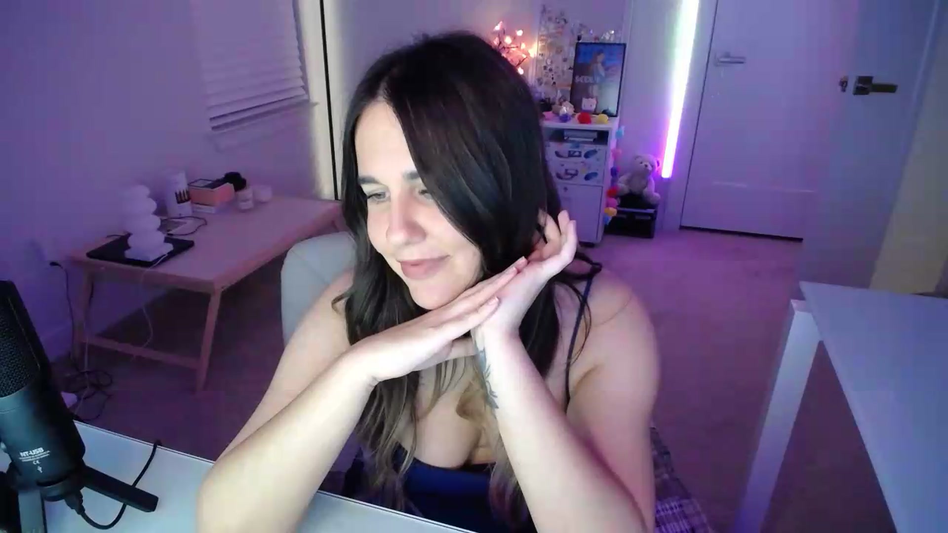 Gallery image thumbnail from Scout's myfreecams stream on, 05/14/2026, 03:22 image 9 of 20