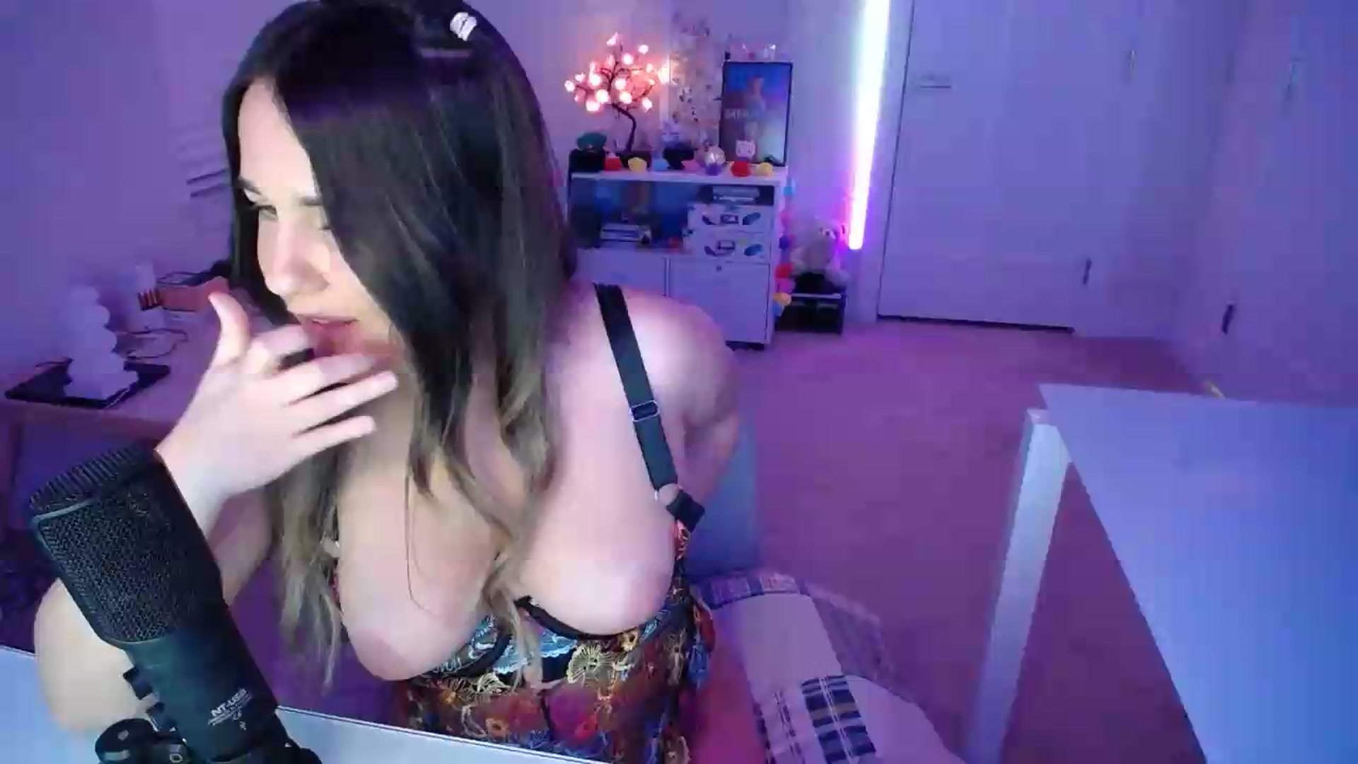 Gallery image thumbnail from Scout's myfreecams stream on, 05/16/2026, 03:12 image 9 of 20