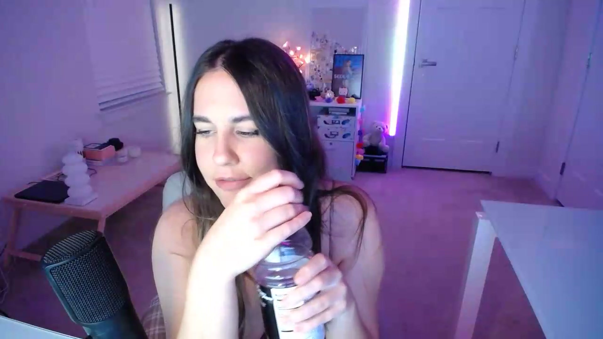 Gallery image thumbnail from Scout's myfreecams stream on, 05/23/2026, 01:30 image 16 of 20