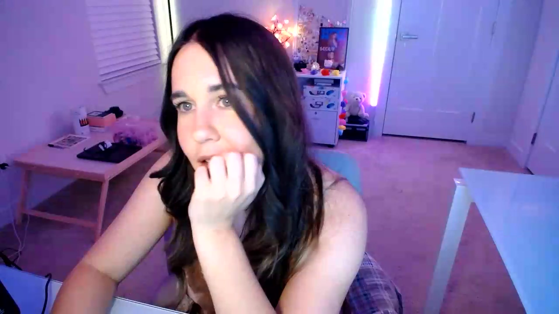 Gallery image thumbnail from Scout's myfreecams stream on, 06/21/2026, 02:54 image 12 of 20