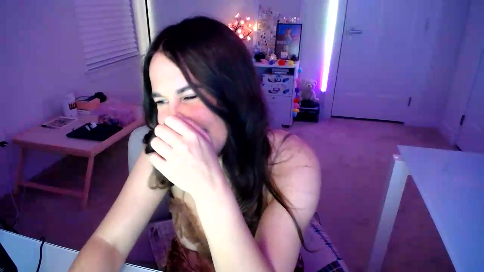 Gallery image thumbnail from Scout's myfreecams stream on, 06/21/2026, 02:54 image 9 of 20