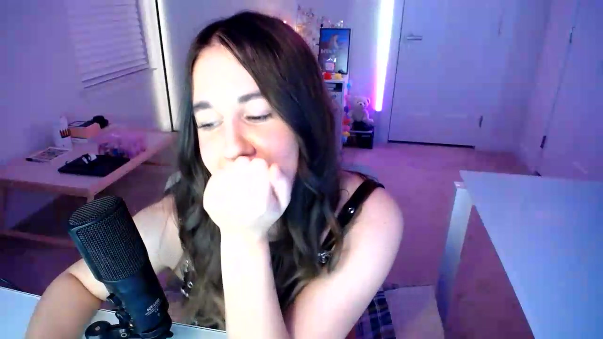 Gallery image thumbnail from Scout's myfreecams stream on, 06/25/2026, 02:48 image 14 of 20
