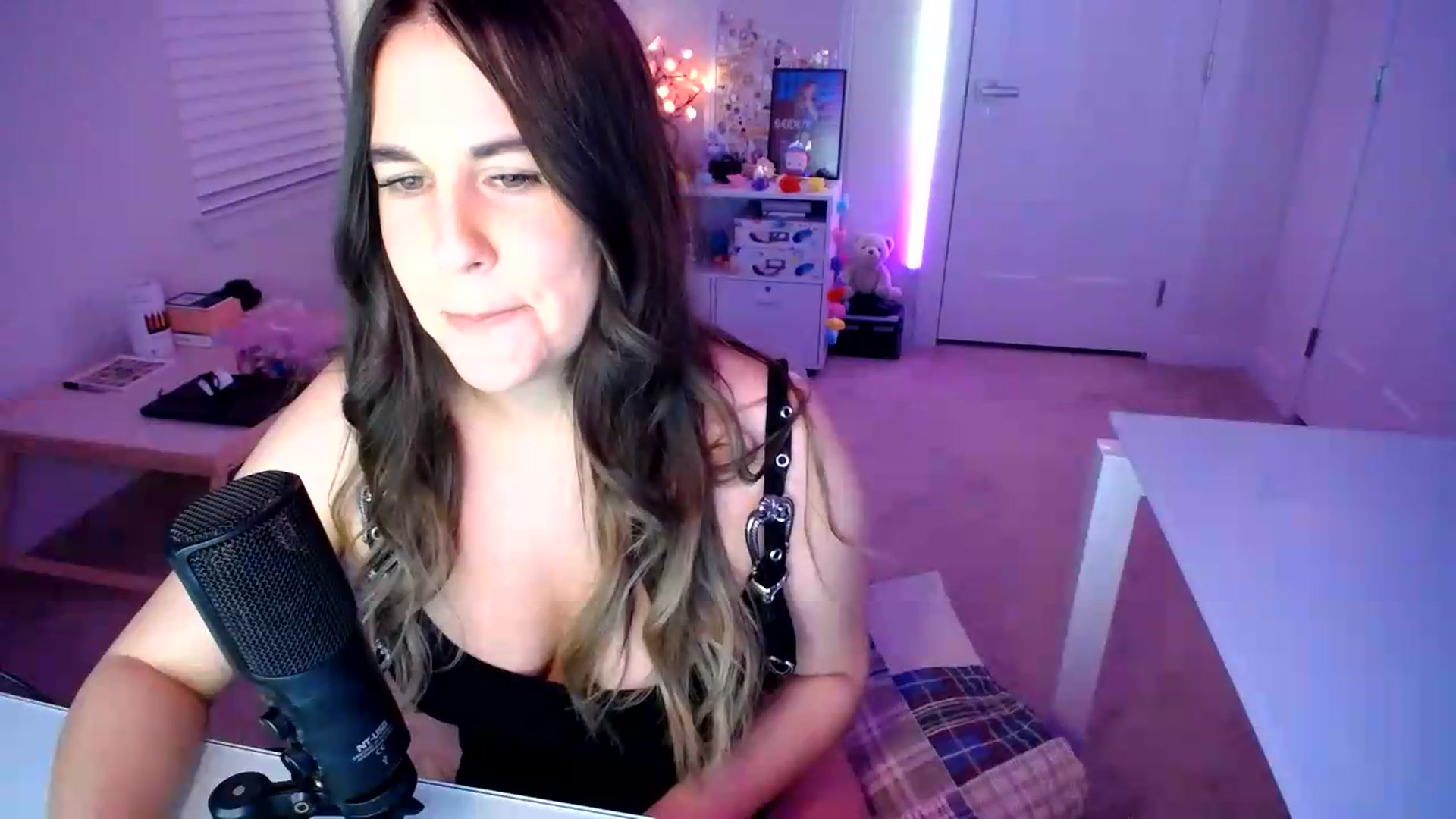 Gallery image thumbnail from Scout's myfreecams stream on, 06/25/2026, 02:48 image 11 of 20