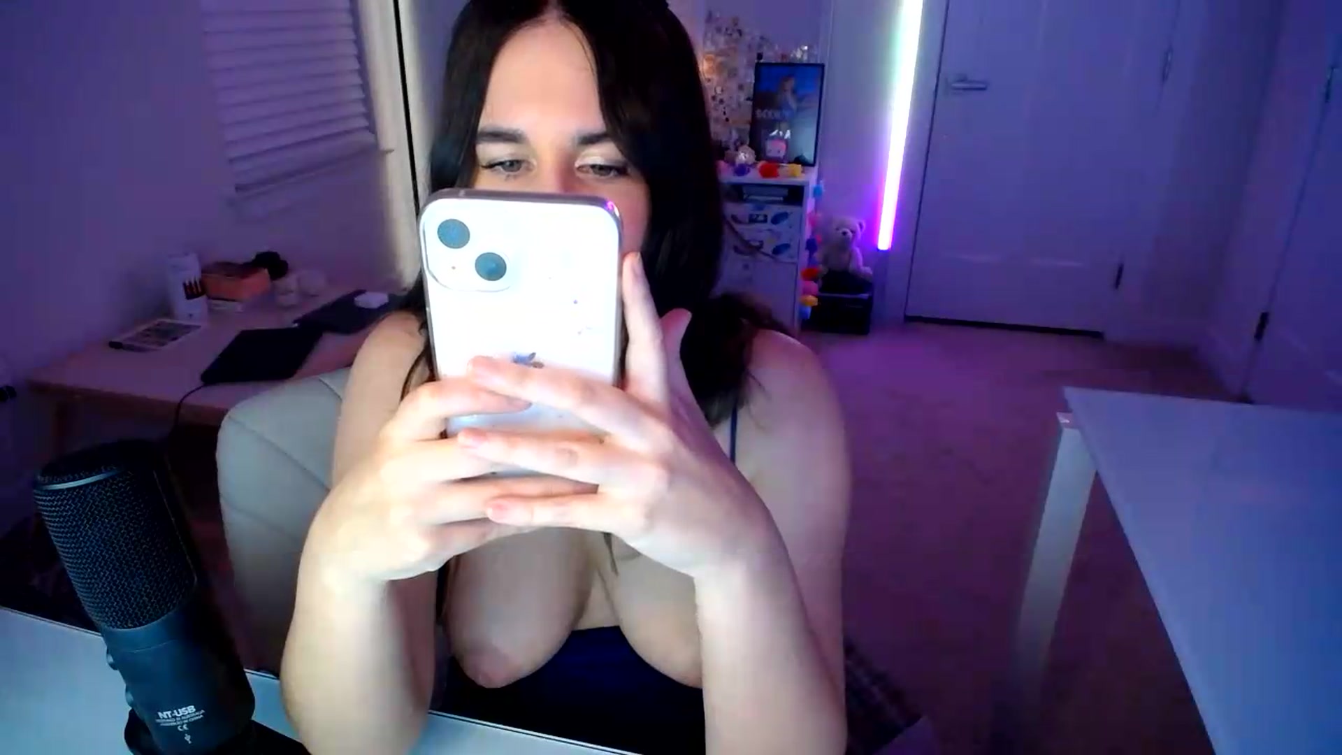 Gallery image thumbnail from Scout's myfreecams stream on, 07/03/2026, 01:43 image 17 of 20