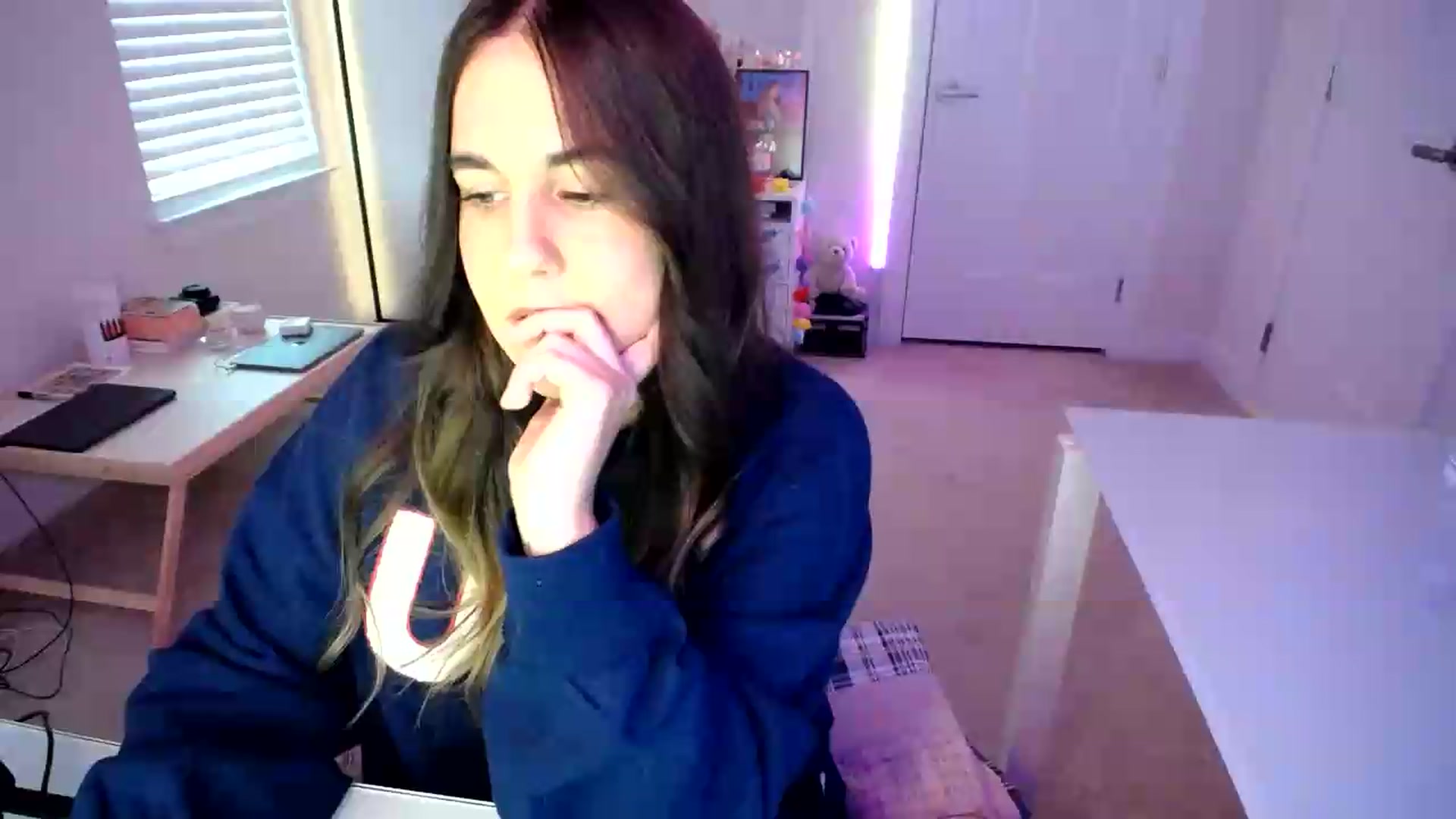 Gallery image thumbnail from Scout's myfreecams stream on, 07/06/2026, 24:37 image 11 of 20